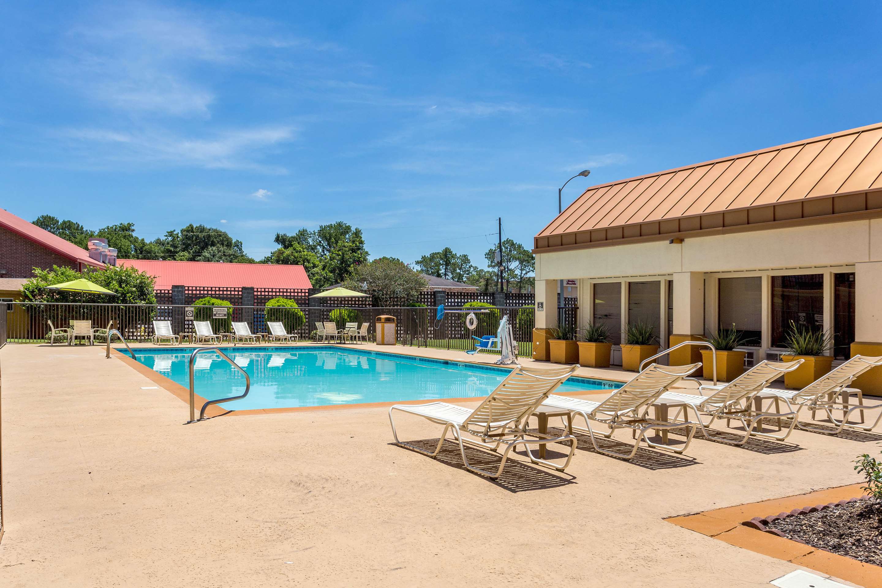 Relax by the pool | Quality Inn & Suites Baton Rouge West – Port Allen