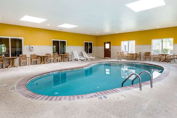 Pool - Comfort Suites Leesville