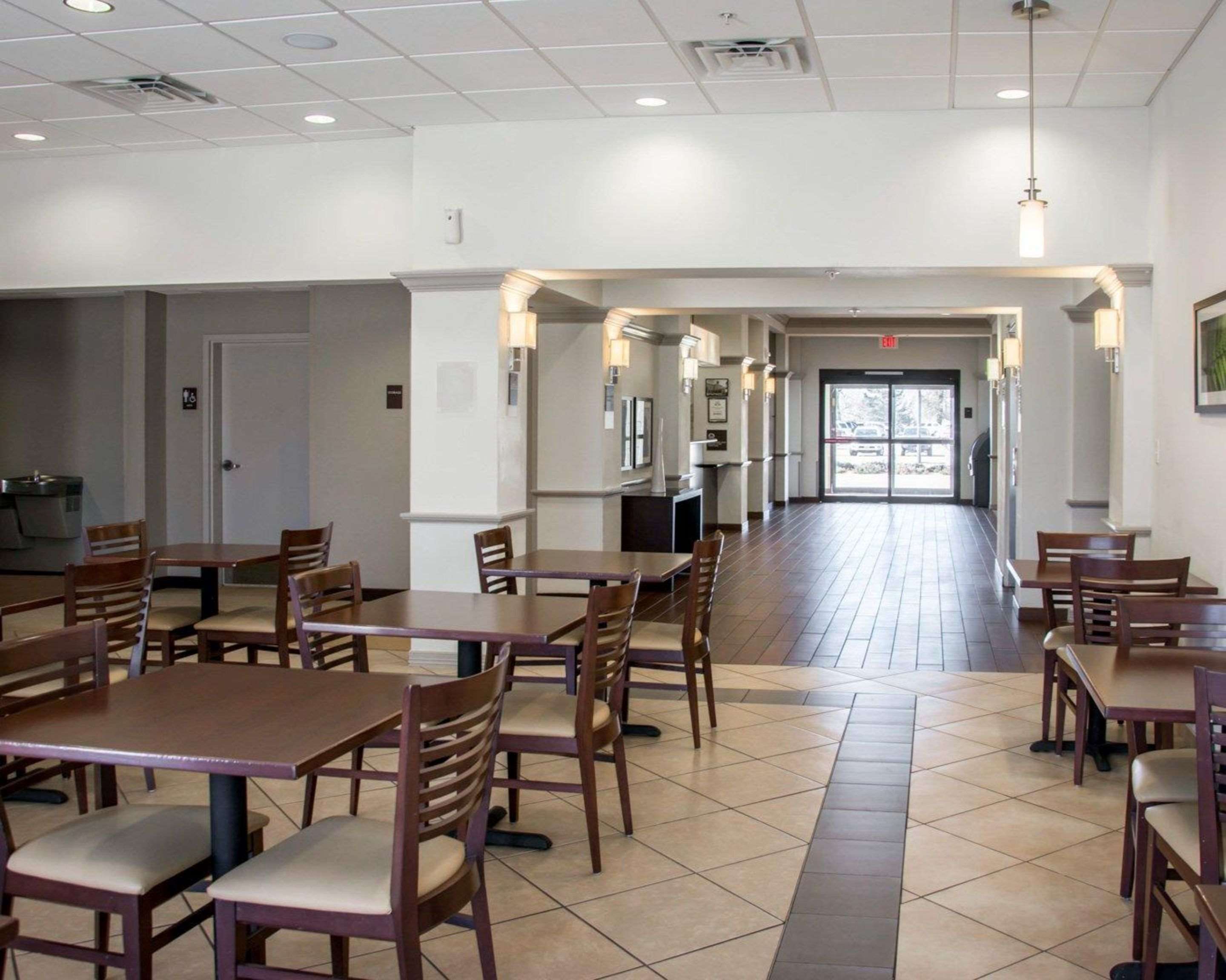 Spacious breakfast area | Sleep Inn & Suites Medical Center