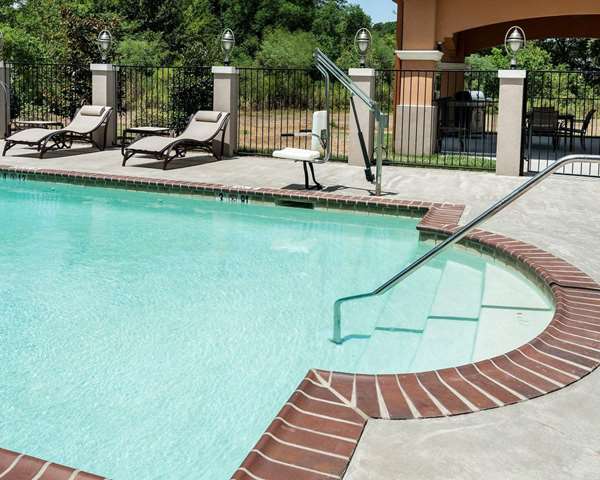 Pool - Comfort Suites Lafayette