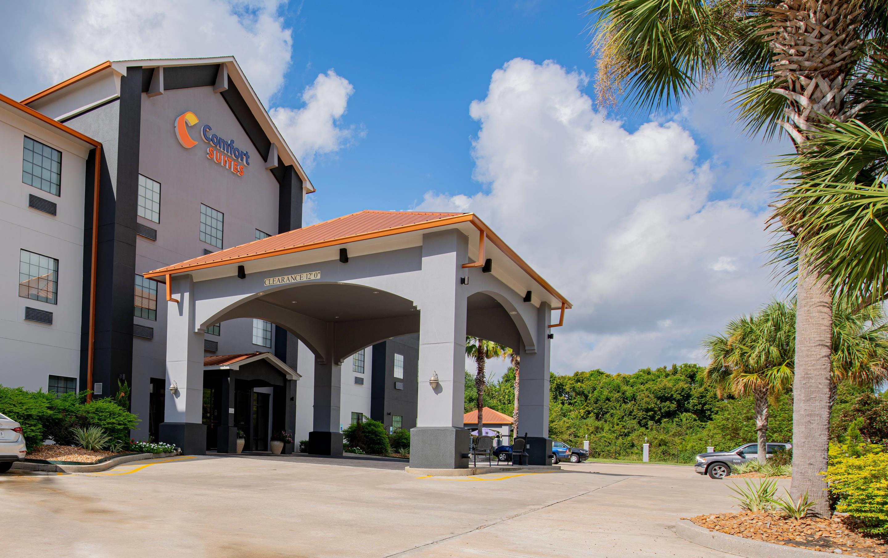 Hotel exterior | Comfort Suites Oil Center