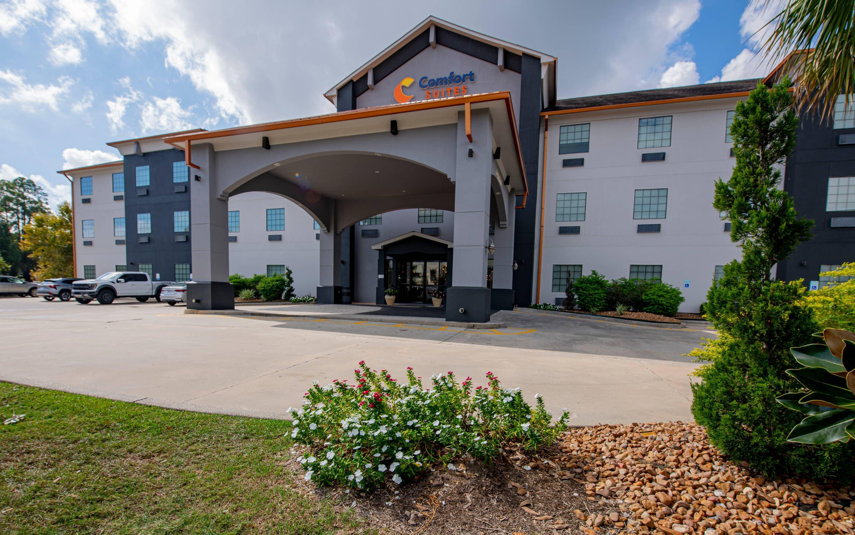 Hotel exterior | Comfort Suites Oil Center