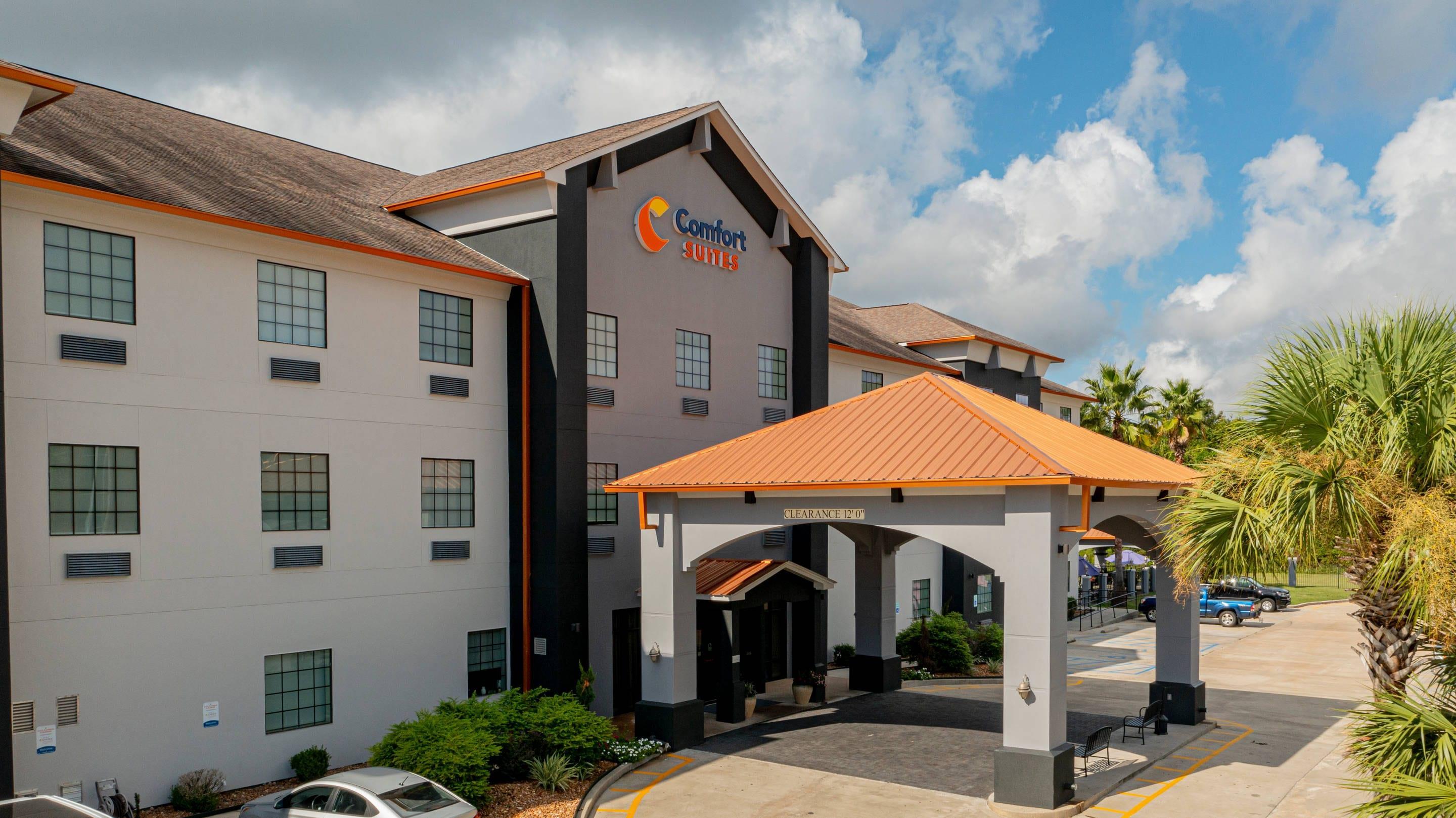 Aerial exterior view | Comfort Suites Oil Center