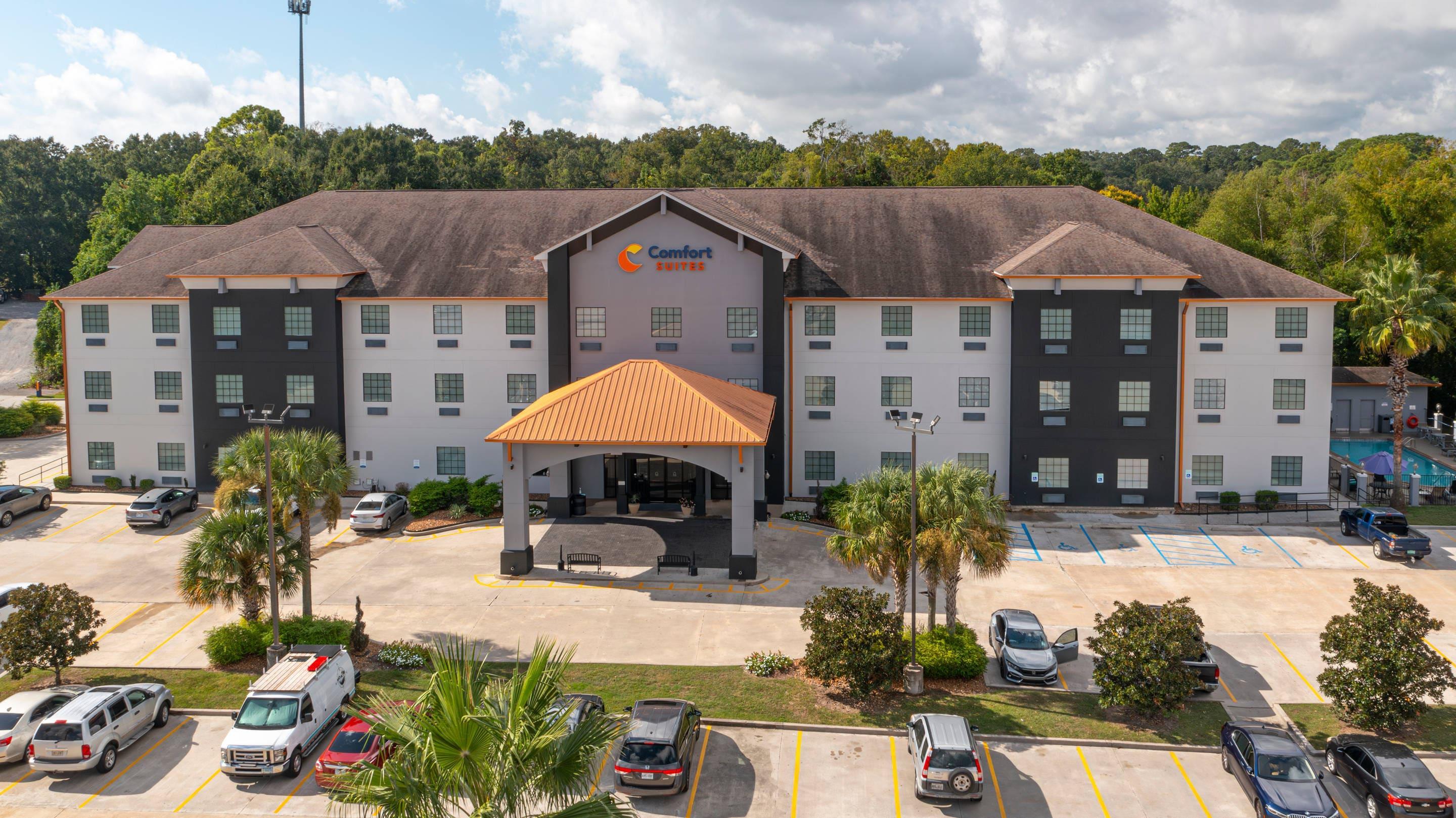 Aerial exterior view | Comfort Suites Oil Center