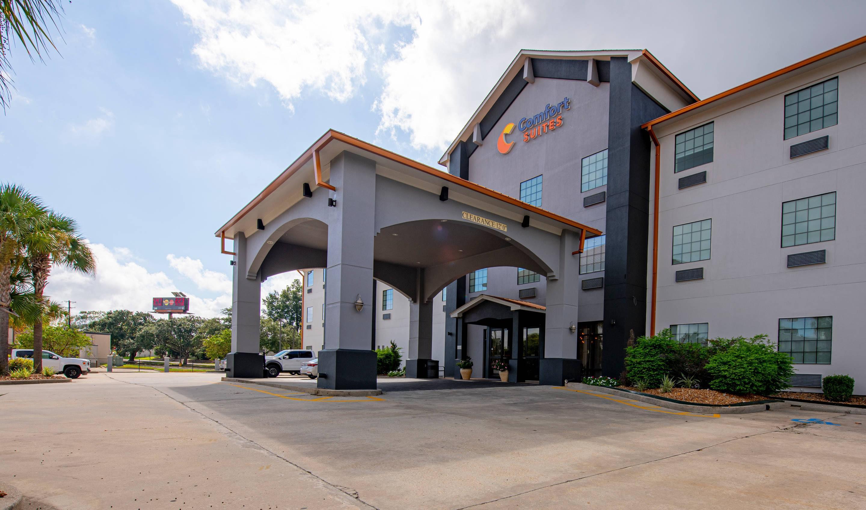 Hotel exterior | Comfort Suites Oil Center