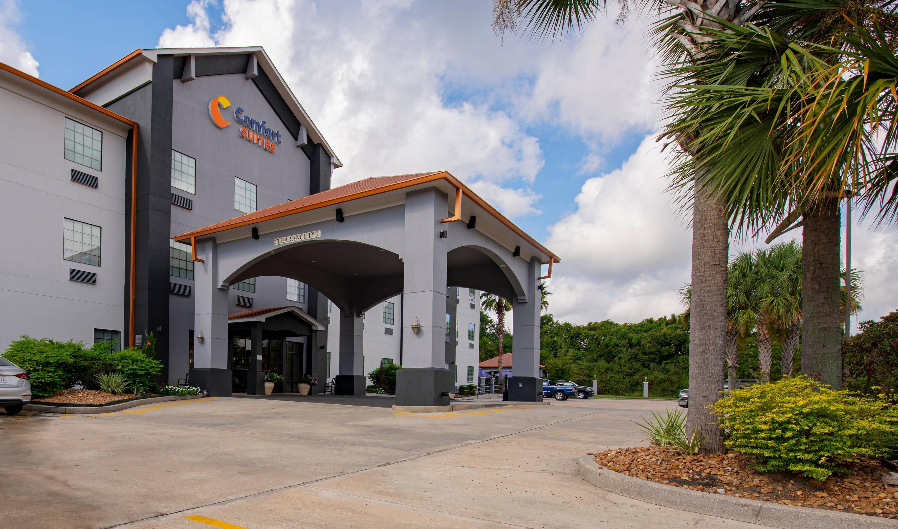 Hotel exterior | Comfort Suites Oil Center