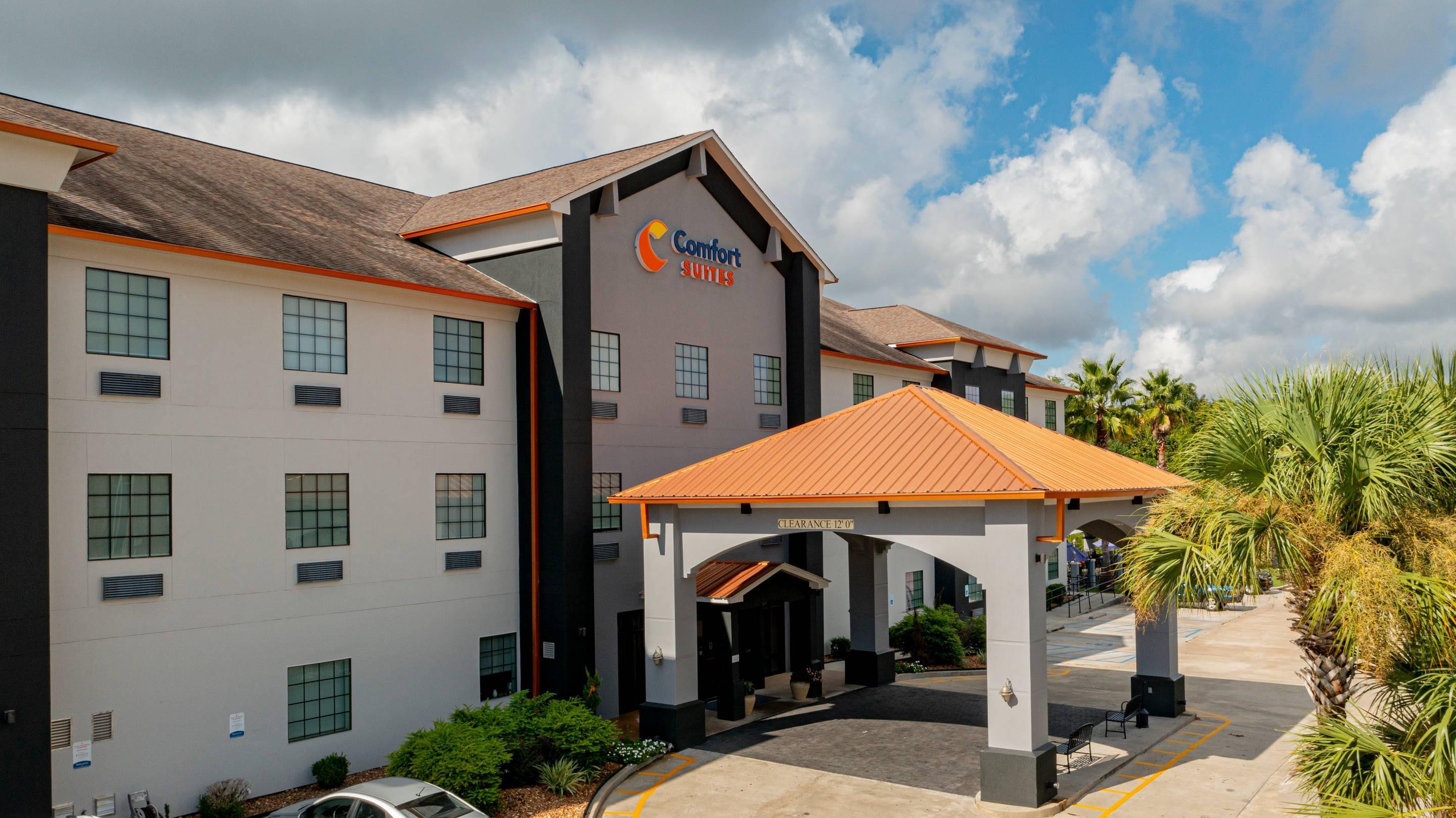 Aerial exterior view | Comfort Suites Oil Center
