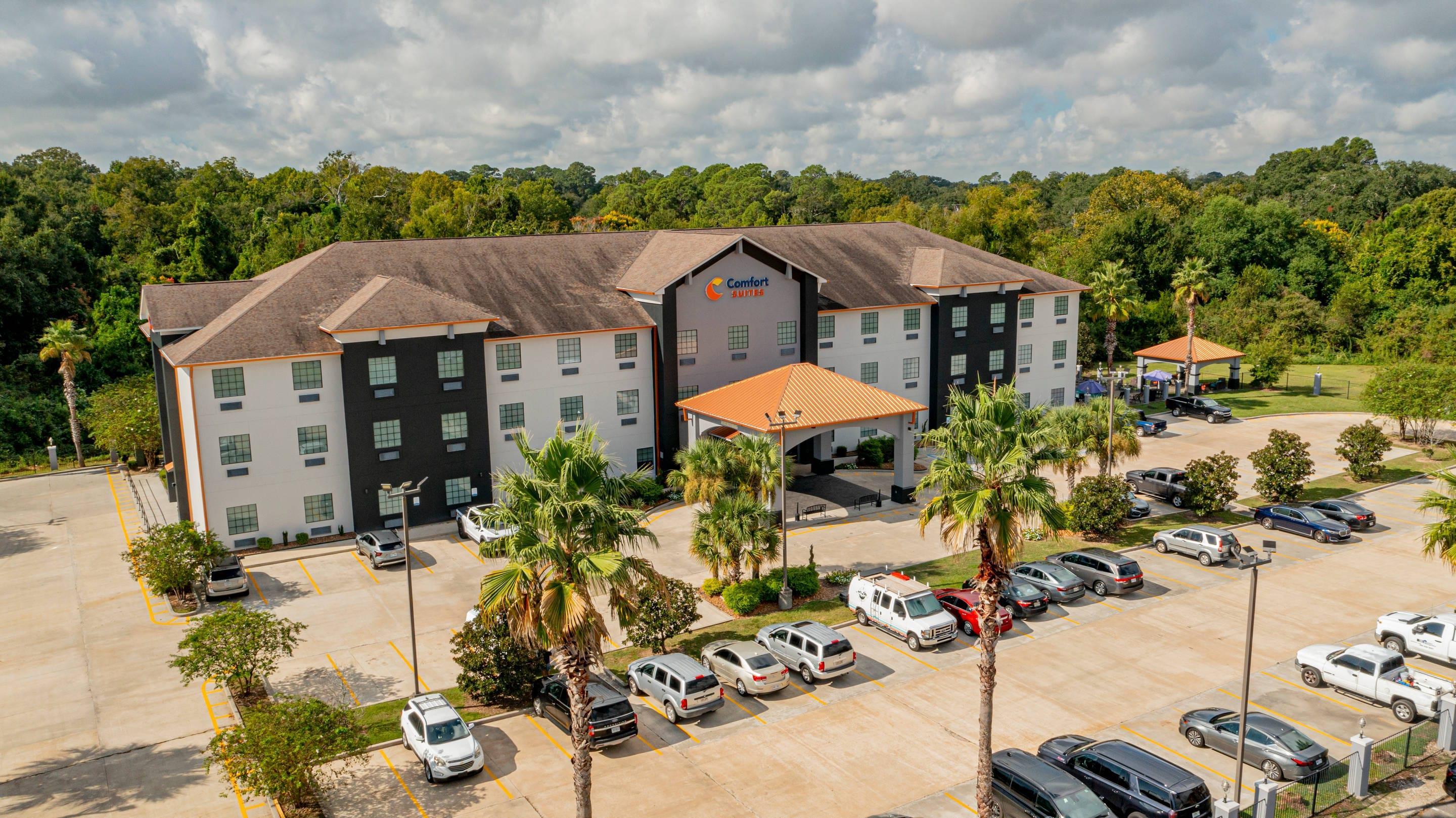 Aerial exterior view | Comfort Suites Oil Center