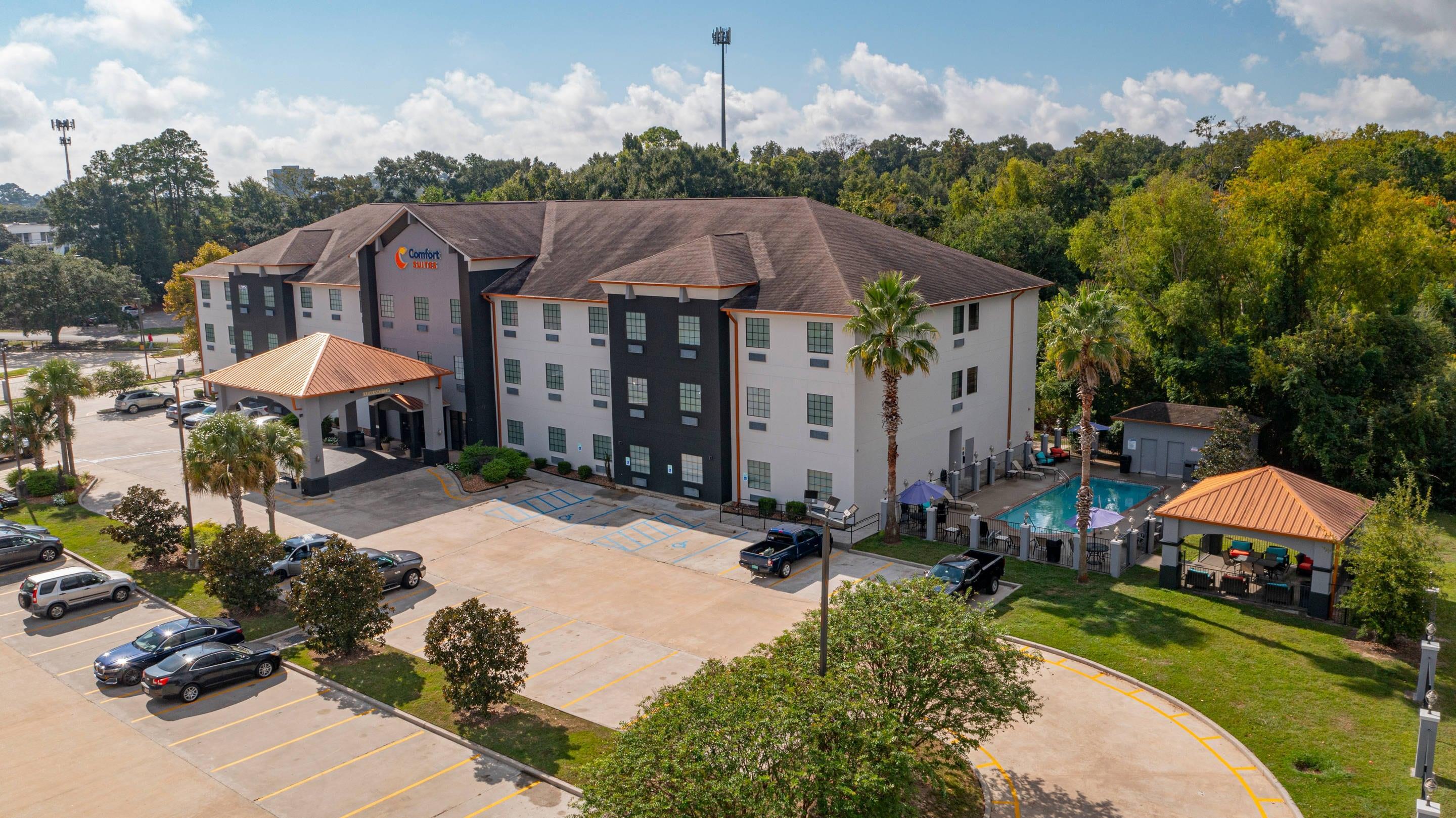 Aerial exterior view | Comfort Suites Oil Center