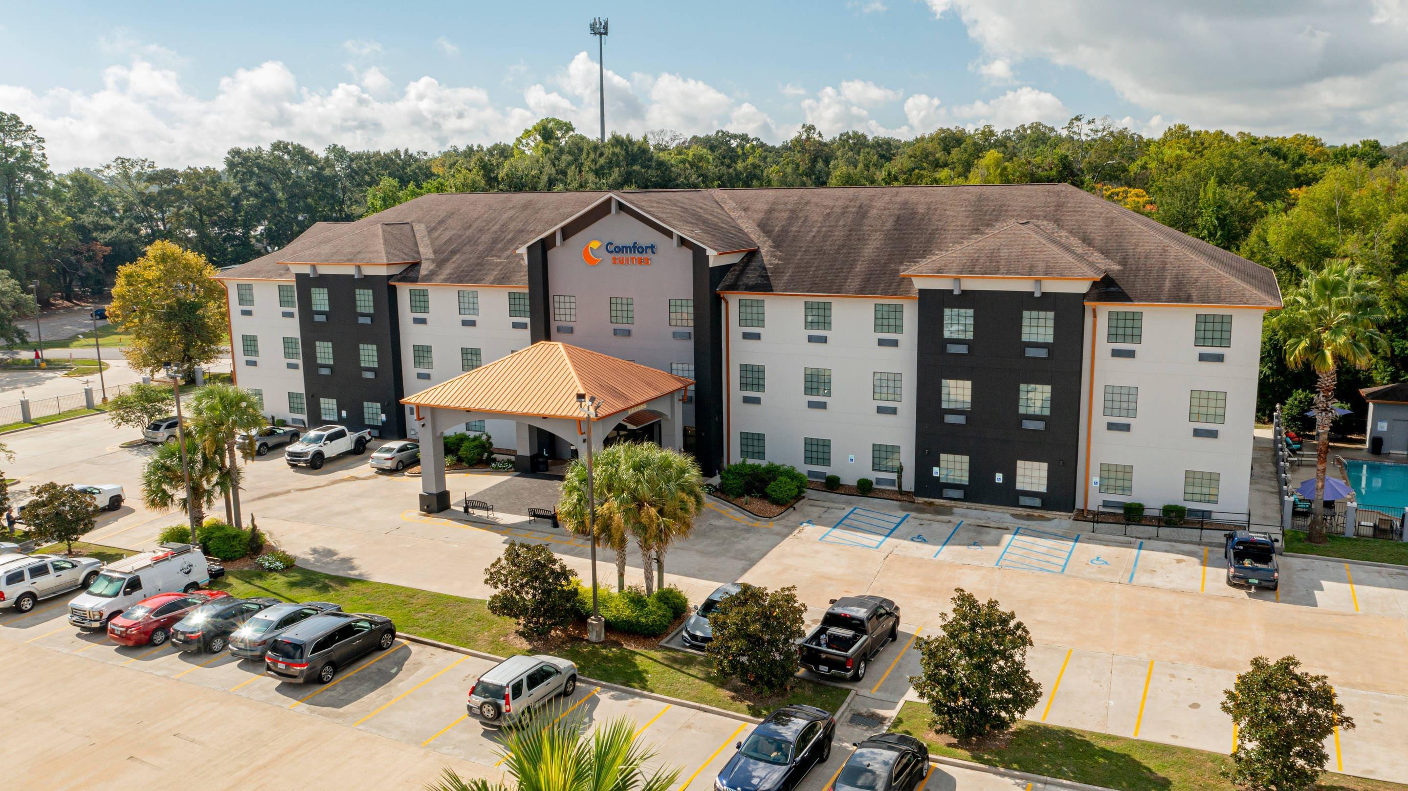 Aerial exterior view | Comfort Suites Oil Center
