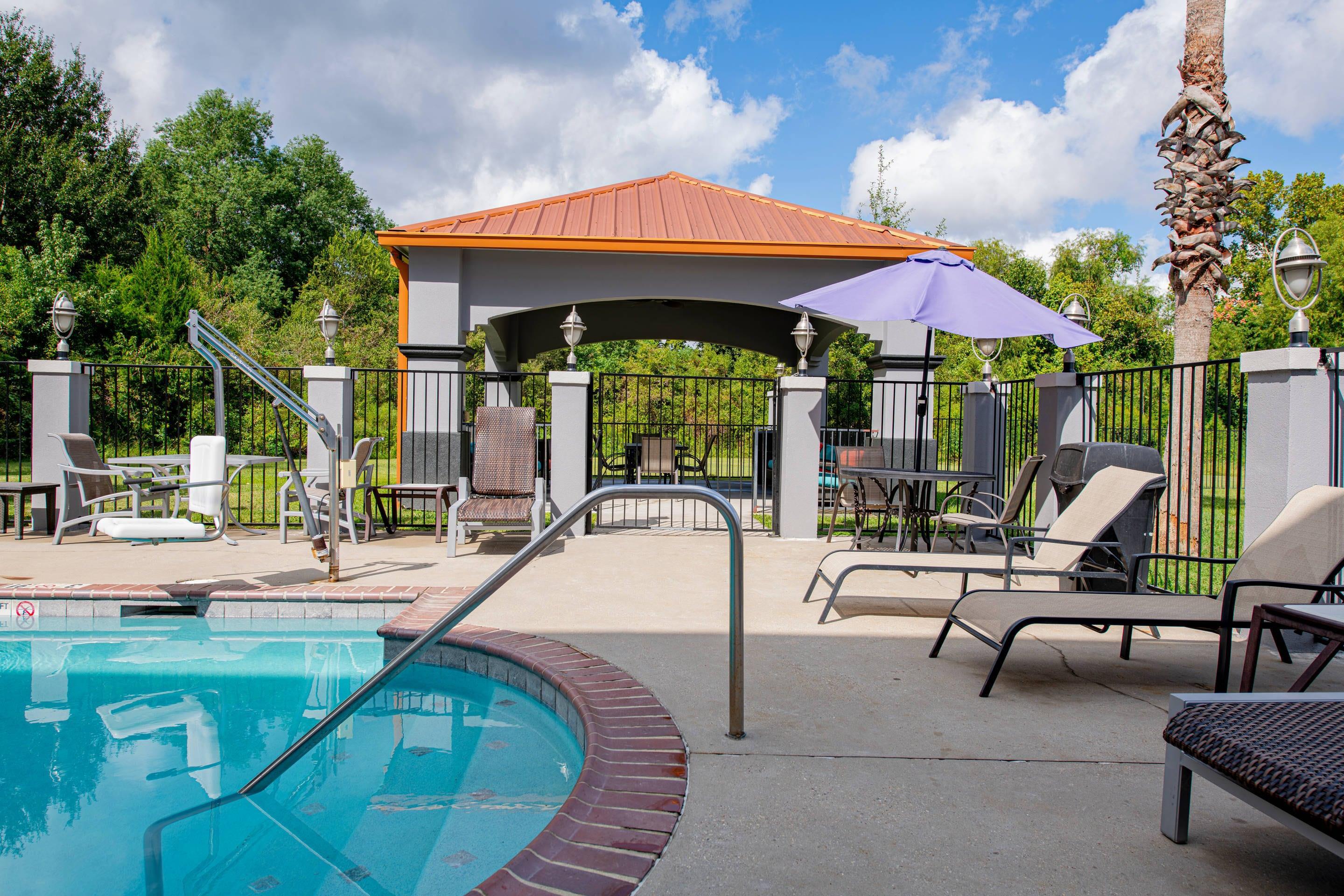 Seasonal outdoor pool | Comfort Suites Oil Center