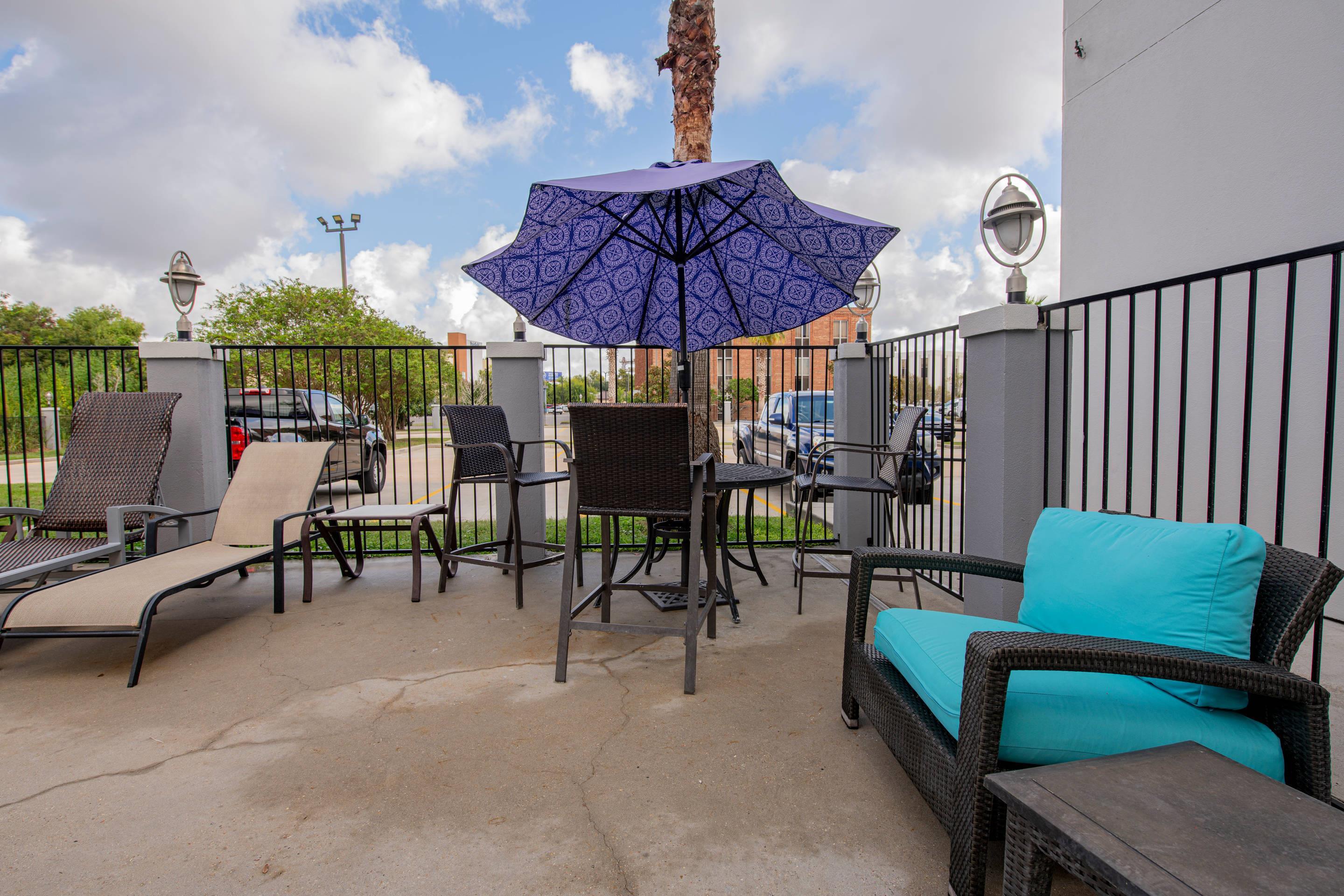 Pool seating area | Comfort Suites Oil Center