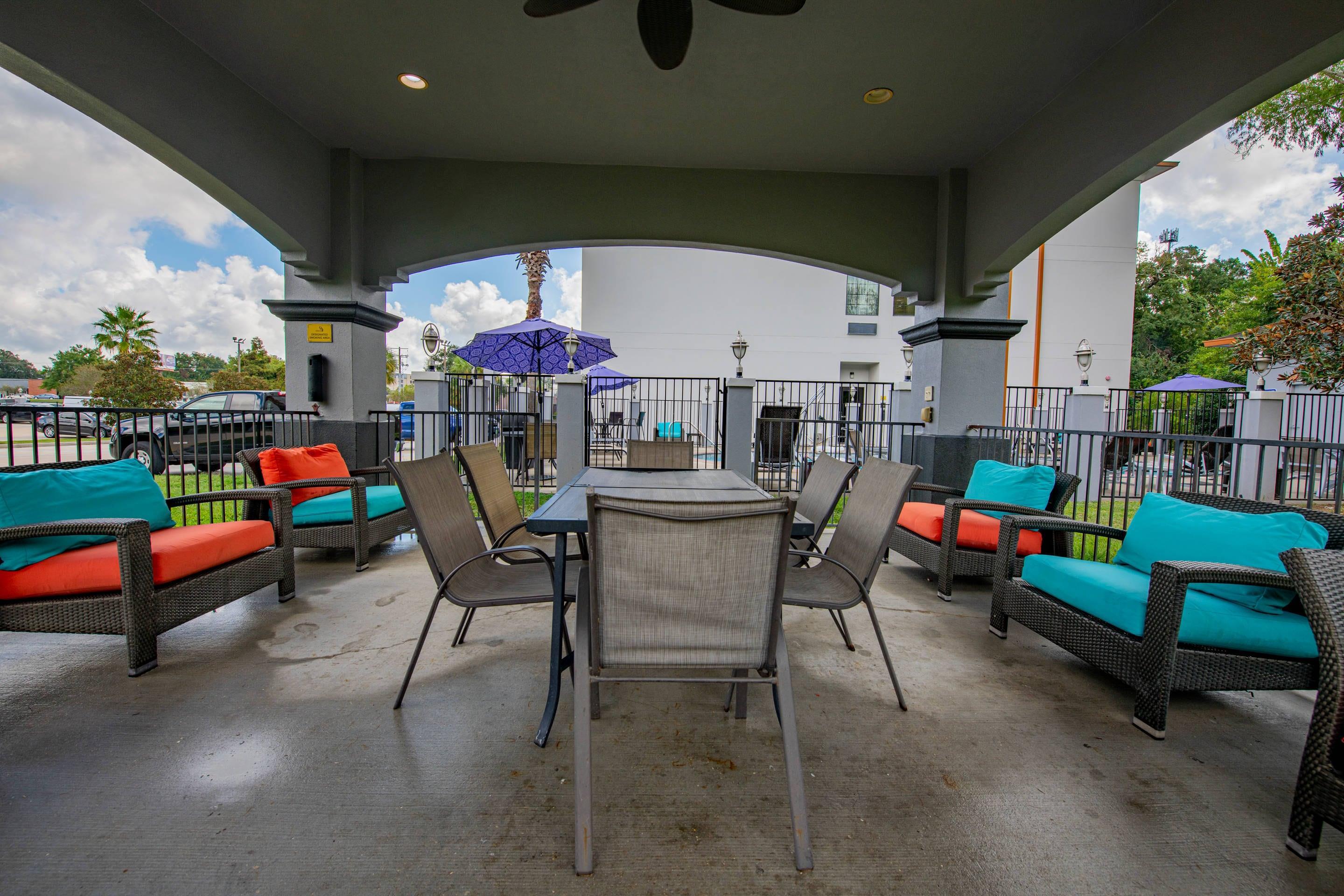 Gazebo | Comfort Suites Oil Center
