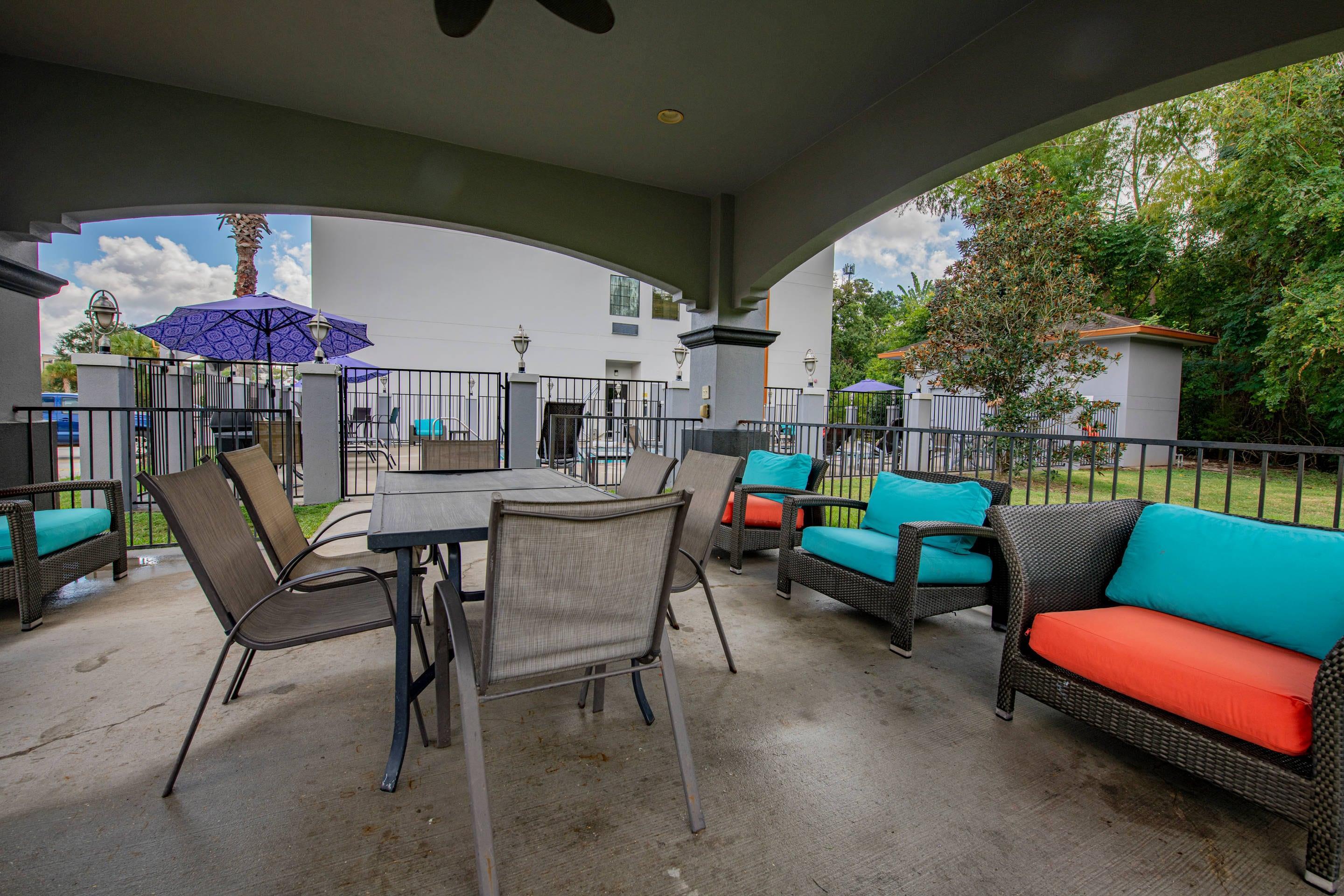Gazebo | Comfort Suites Oil Center