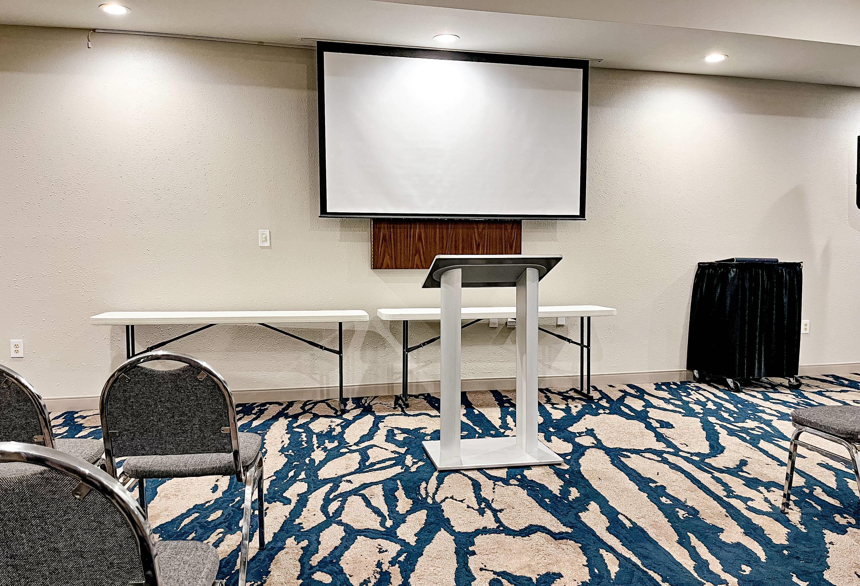 Meeting room | Comfort Suites Oil Center