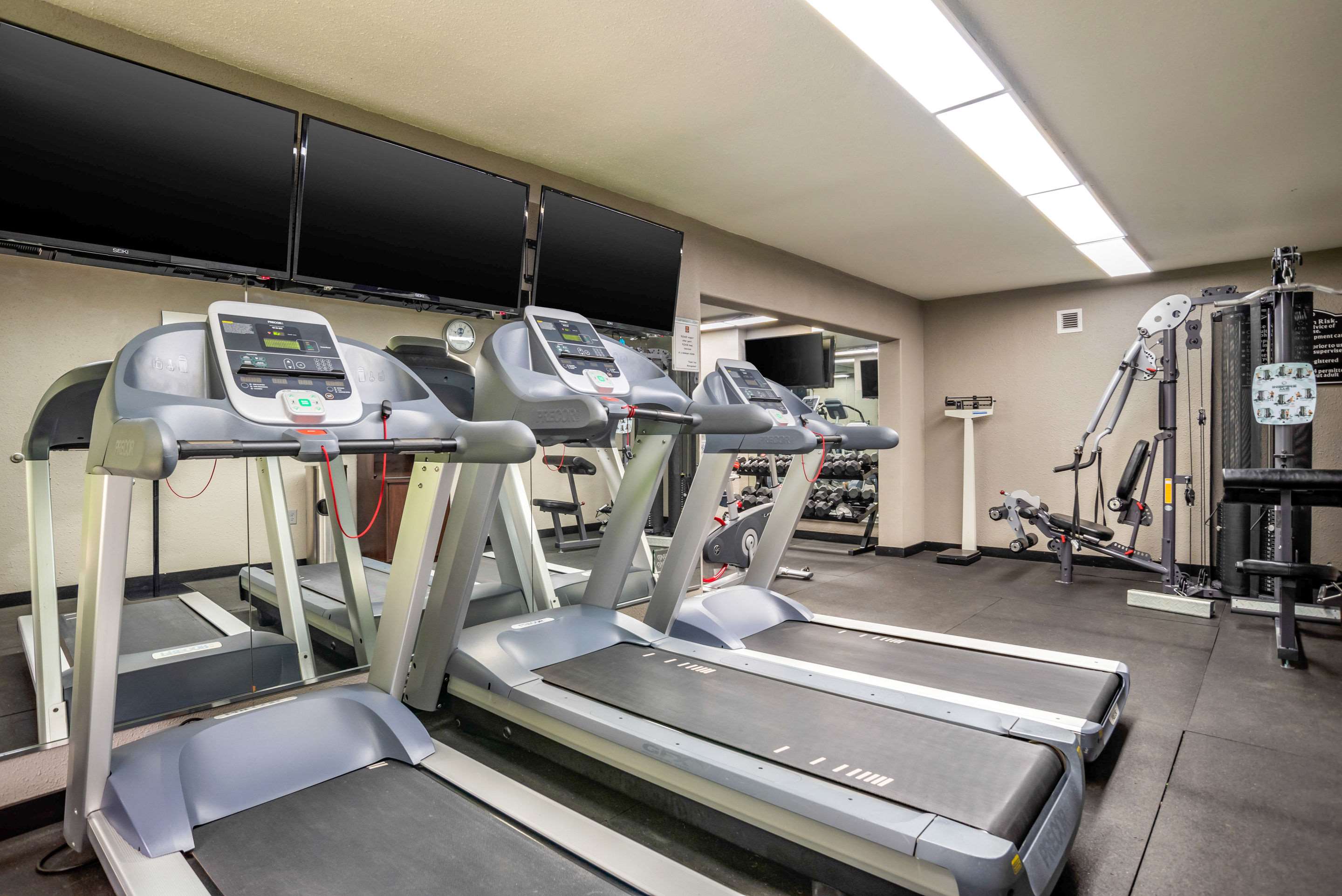 Exercise room | Clarion Inn Conference Center Gonzales