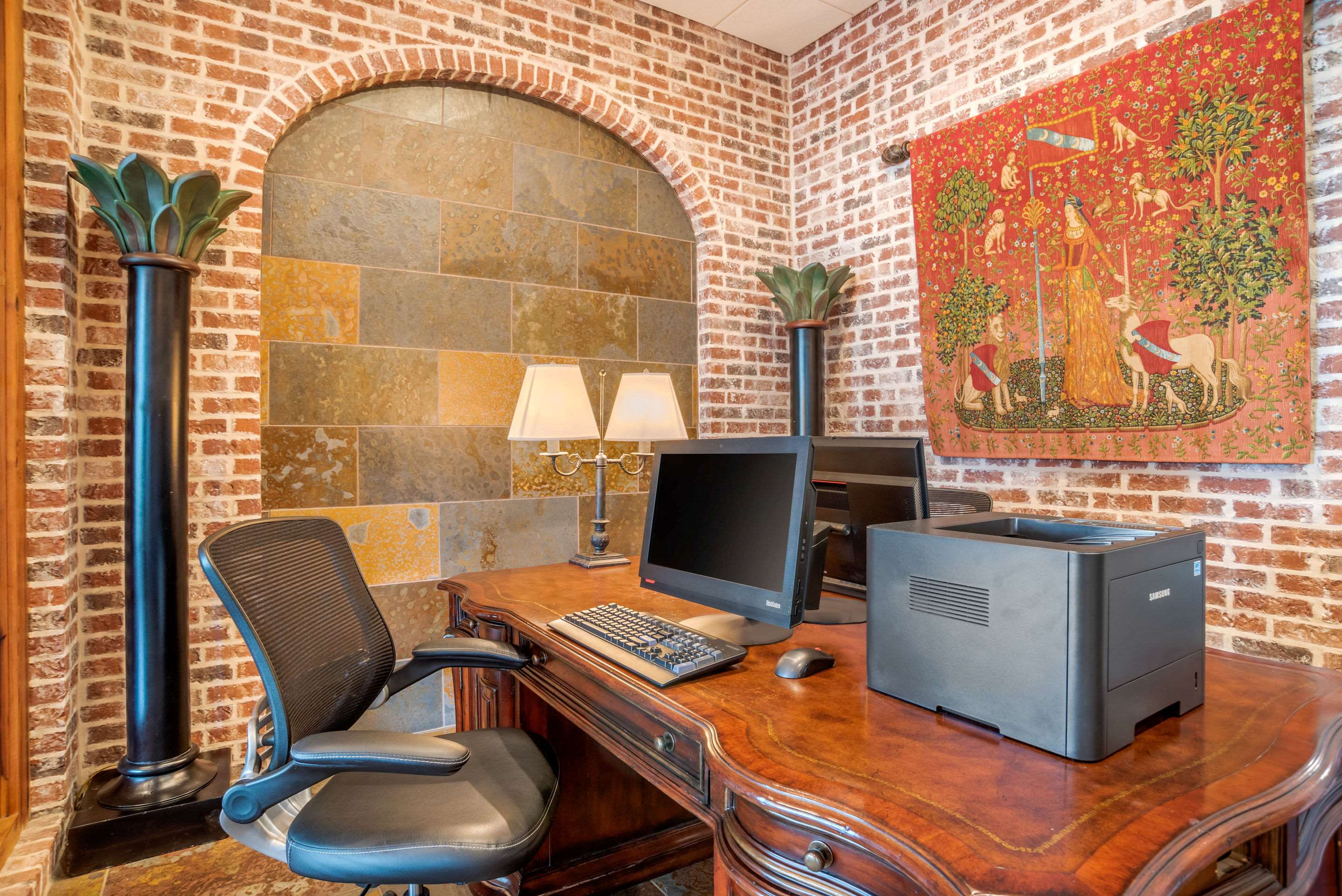 Business center | Clarion Inn Conference Center Gonzales