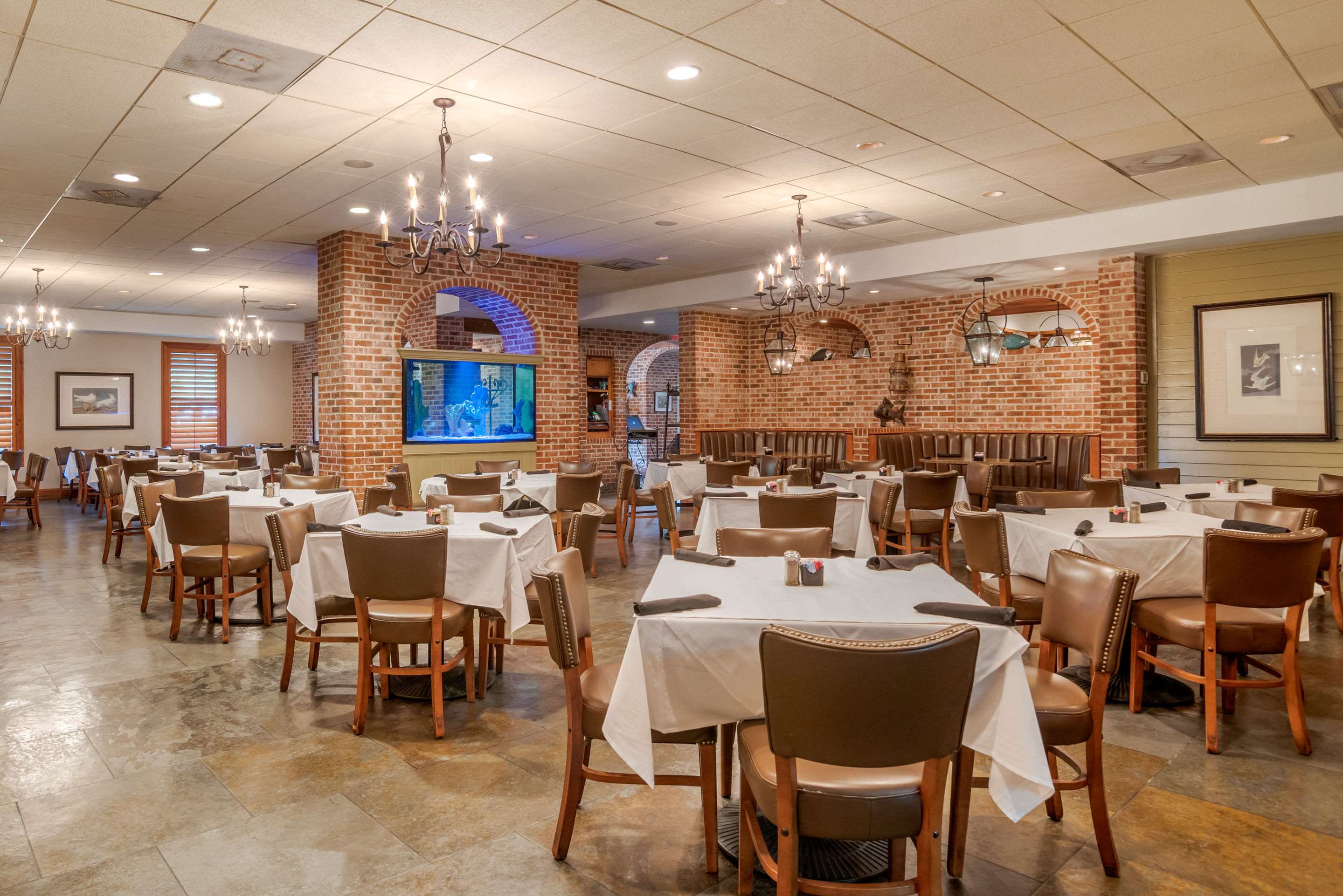 Dining room | Clarion Inn Conference Center Gonzales