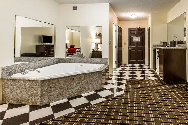 Suite - Evangeline Downs Hotel Opelousas