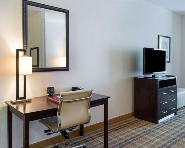 Suite - Comfort Suites Covington - I-12, Exit 65