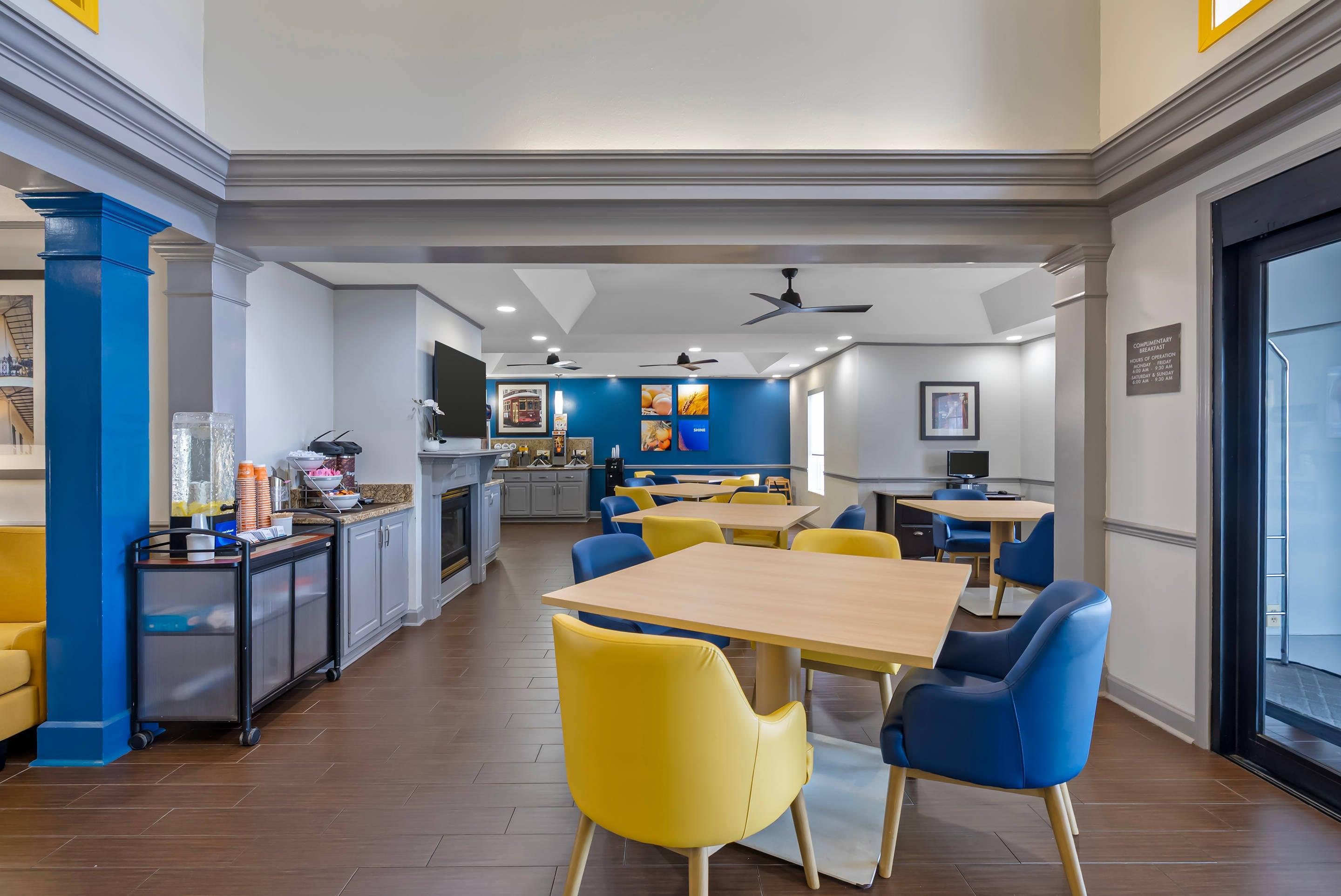 Breakfast area | Comfort Inn