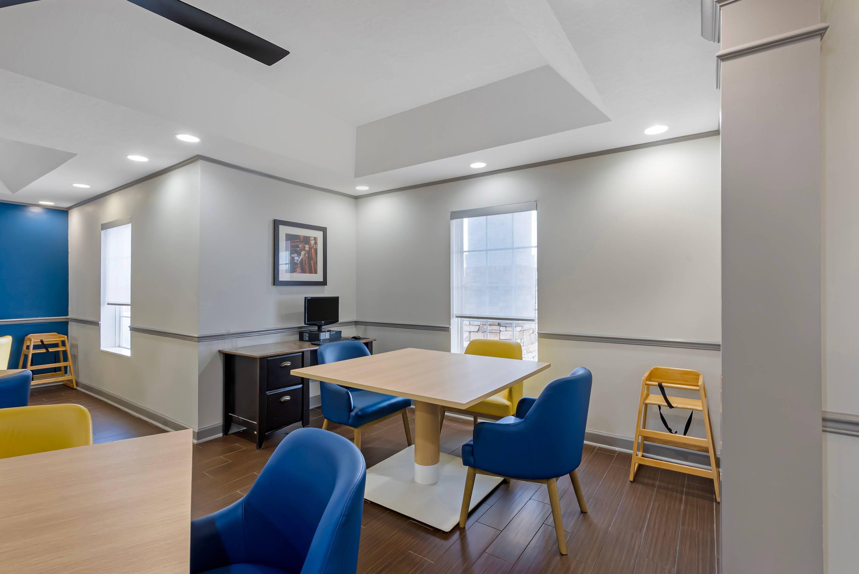 Breakfast area | Comfort Inn