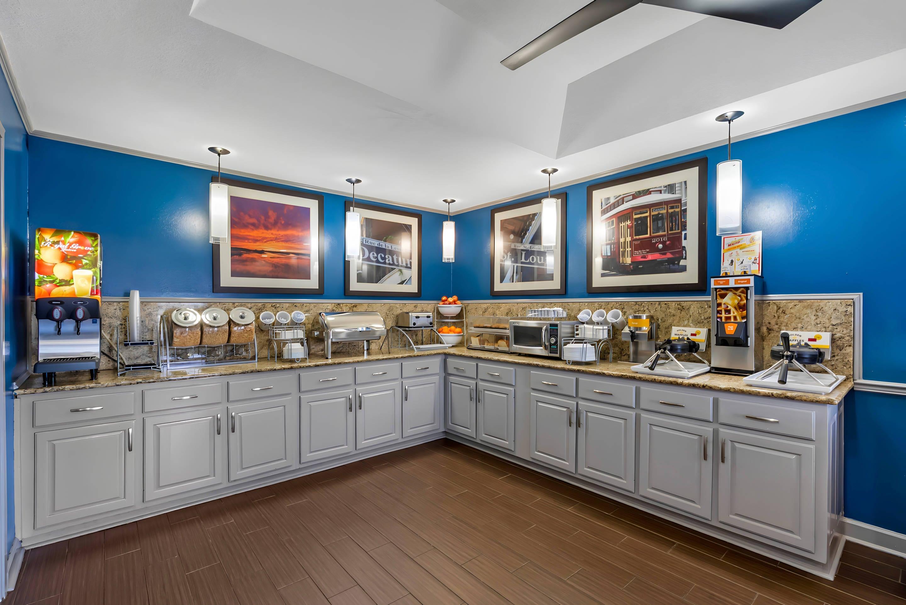 Breakfast area | Comfort Inn
