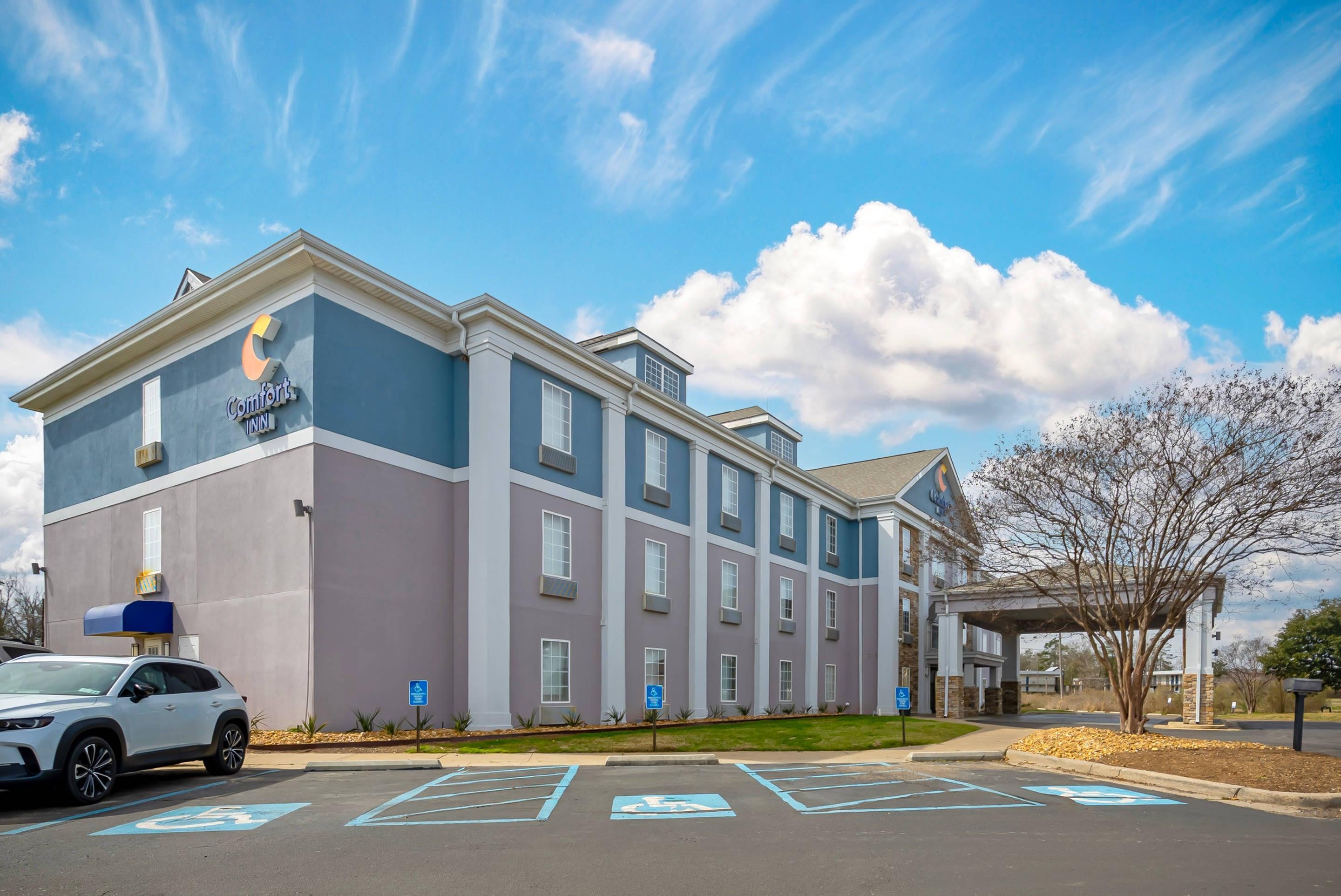Hotel exterior | Comfort Inn