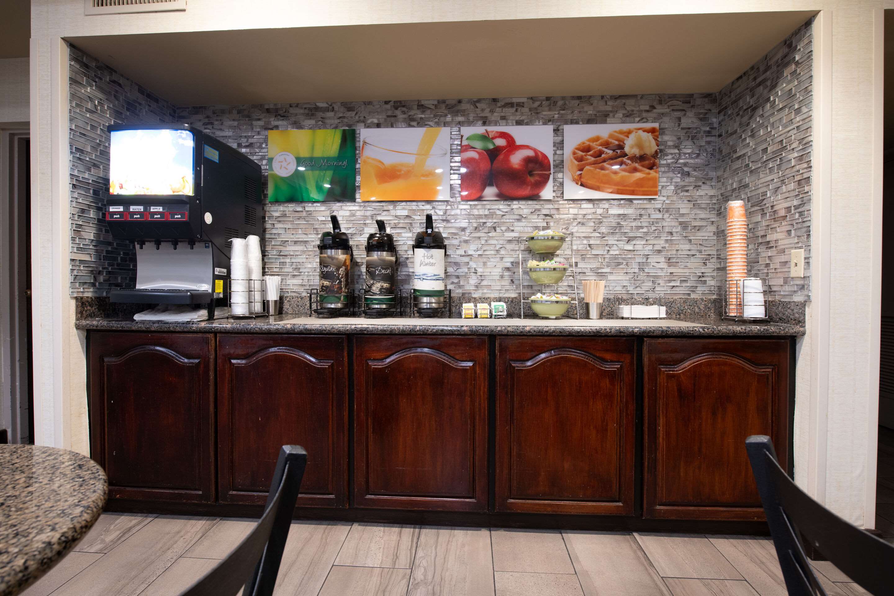 Breakfast area | Quality Inn Monroe