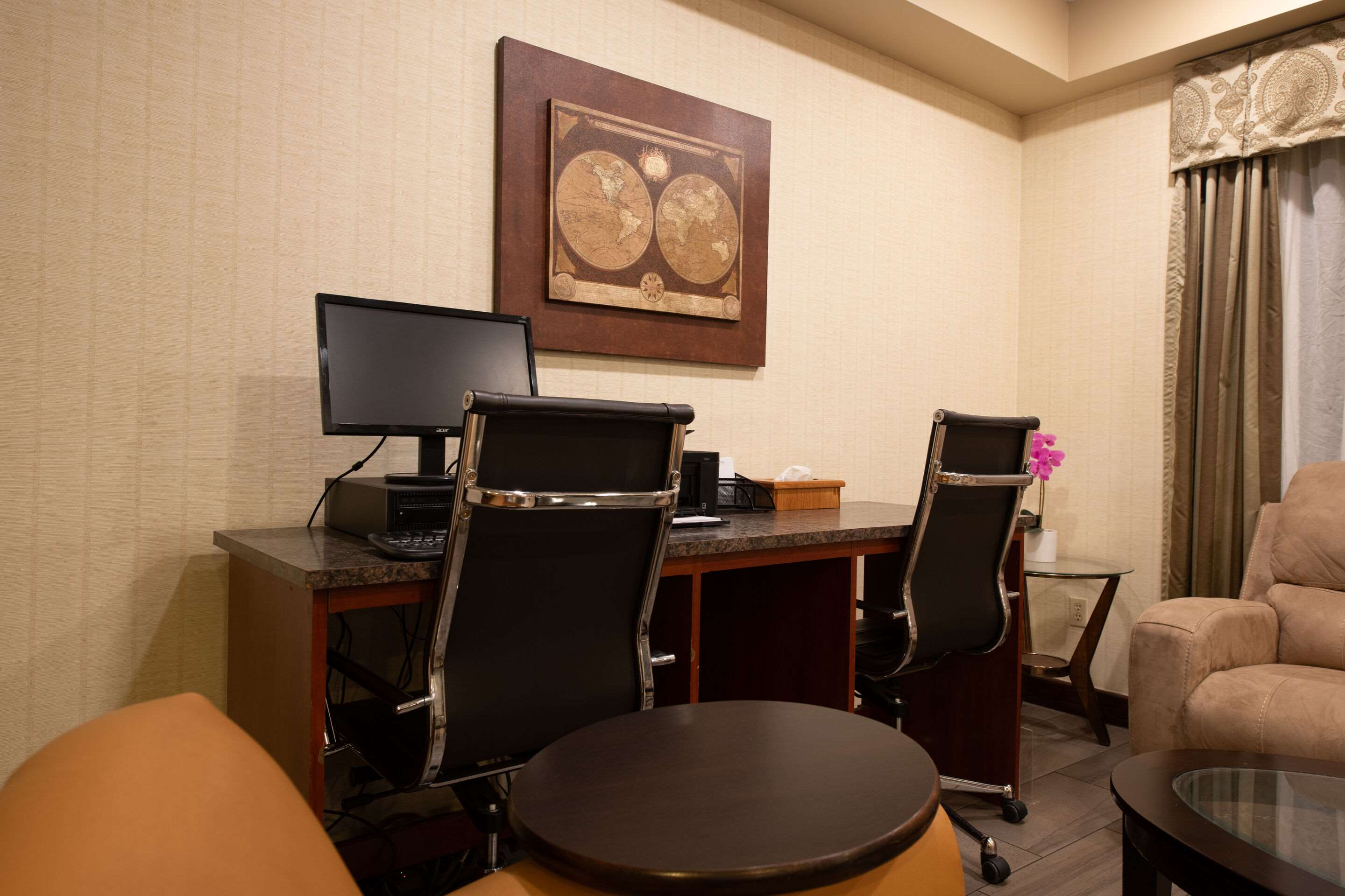 Computer in the lobby | Quality Inn Monroe