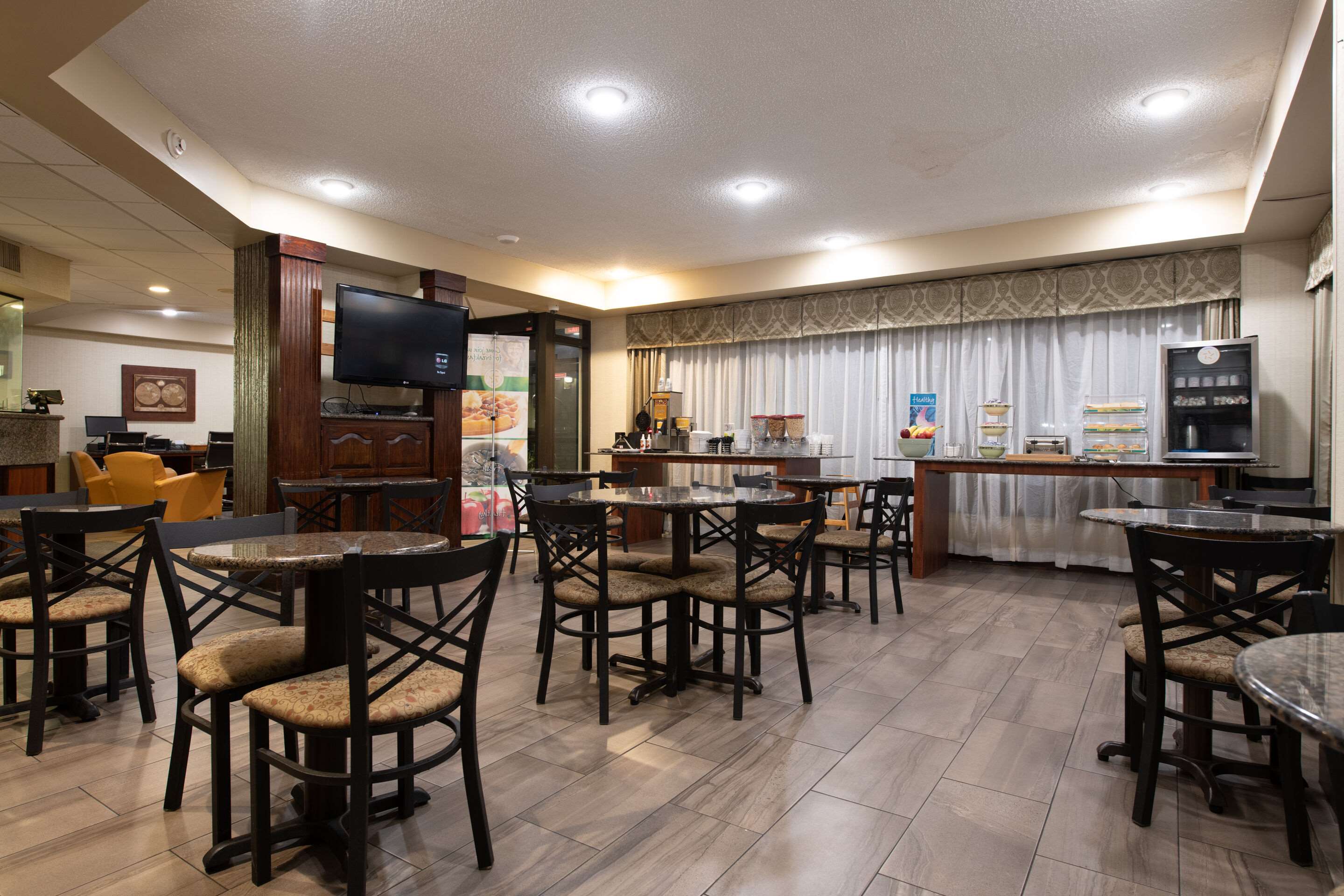 Breakfast area | Quality Inn Monroe