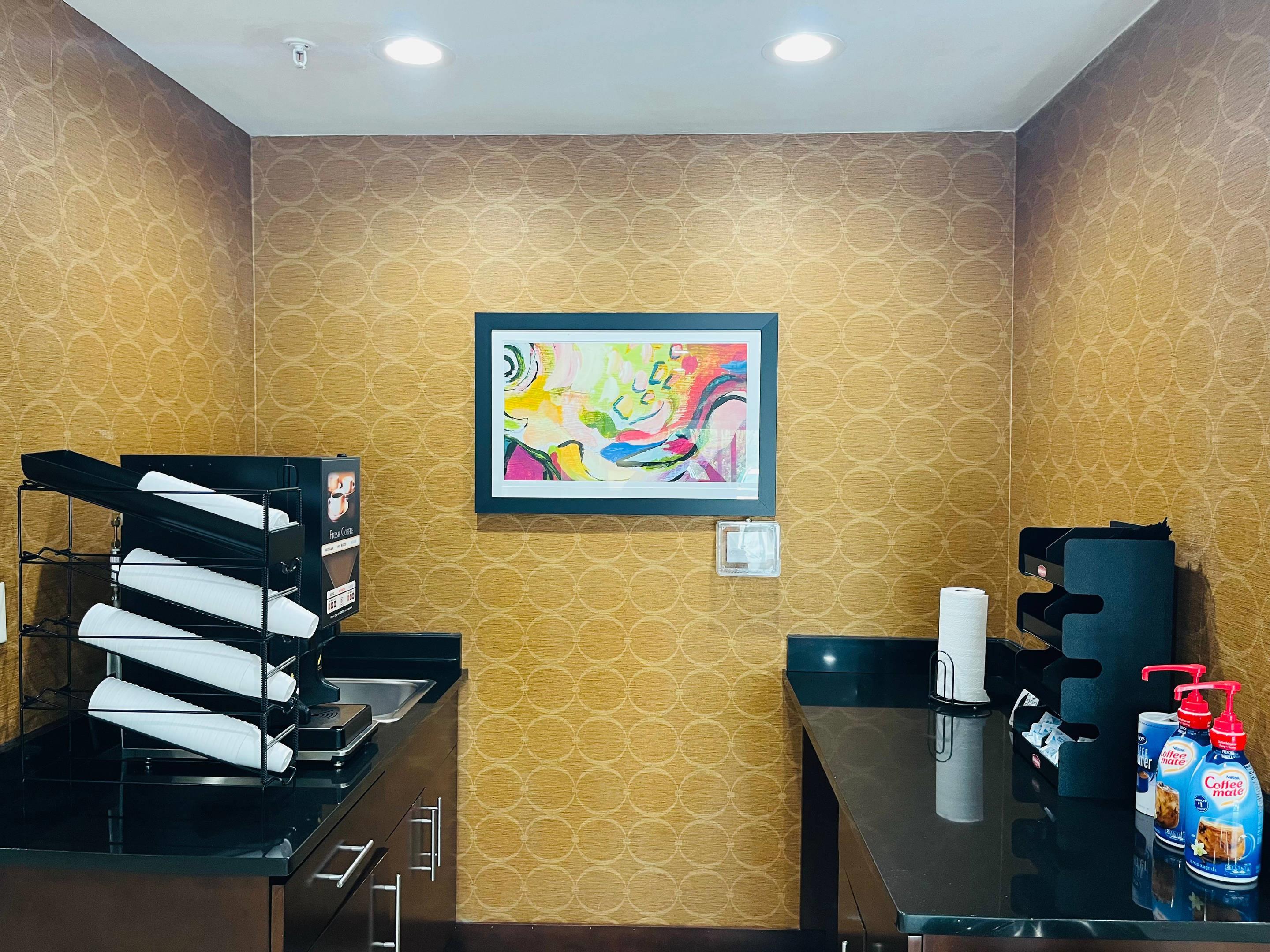 Breakfast area | Suburban Studios Donaldsonville - Gonzales