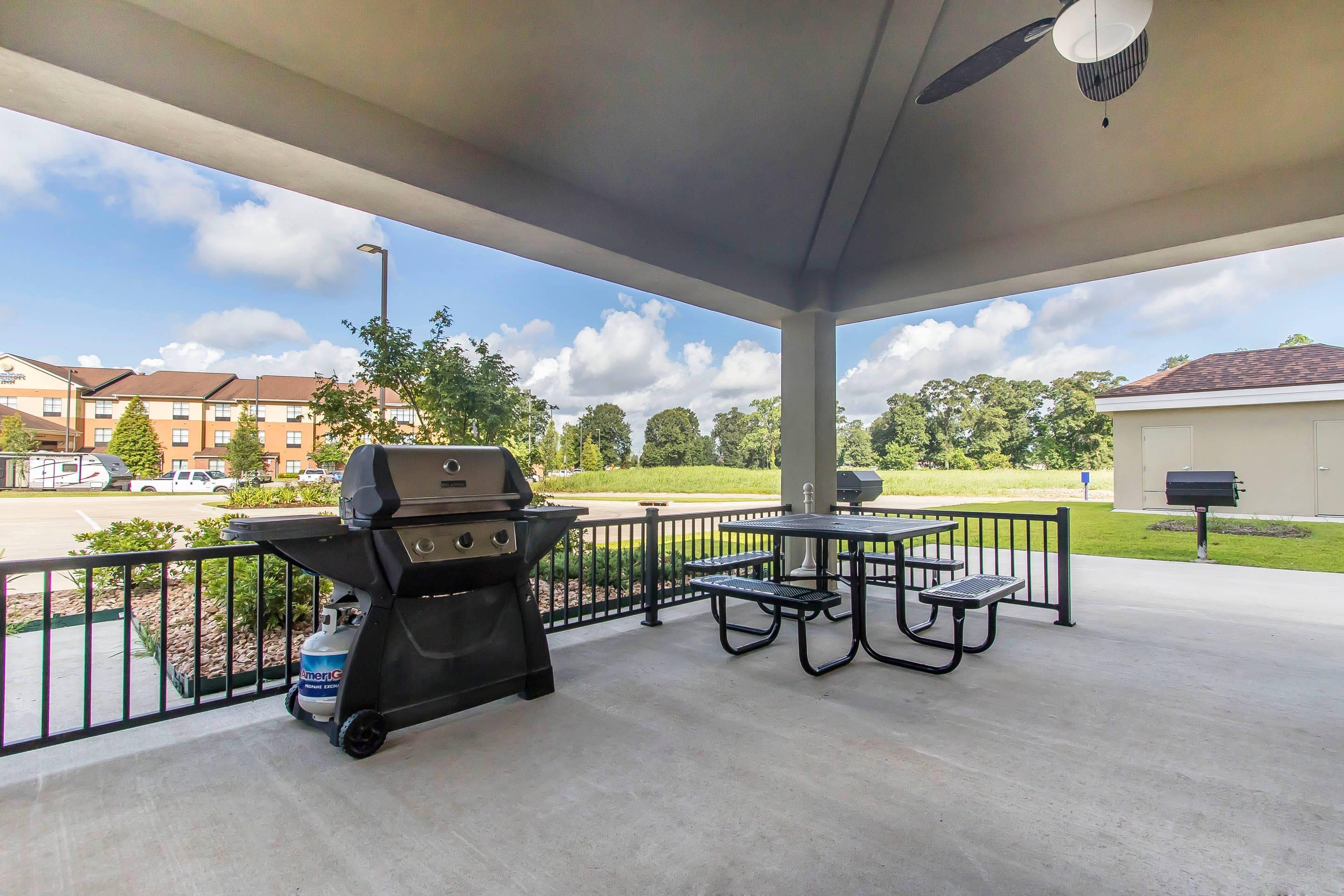 Barbecue area | Suburban Studios Donaldsonville - Gonzales