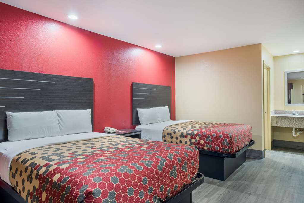 ECONO LODGE LAKE CHARLES UNIVERSITY-guestroom-Guest Room,On-Site.jpg