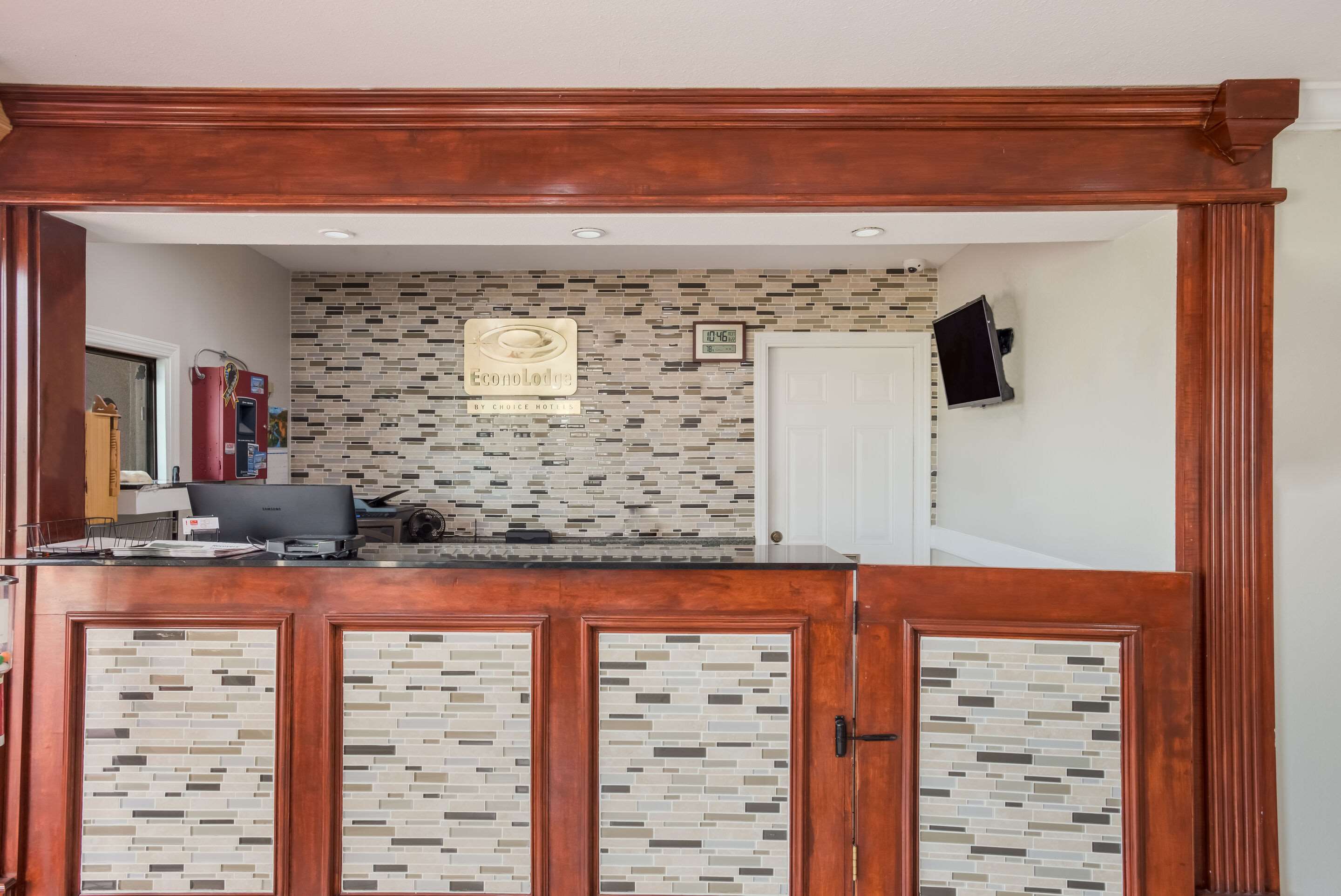 Front desk | Econo Lodge Lake Charles University Area