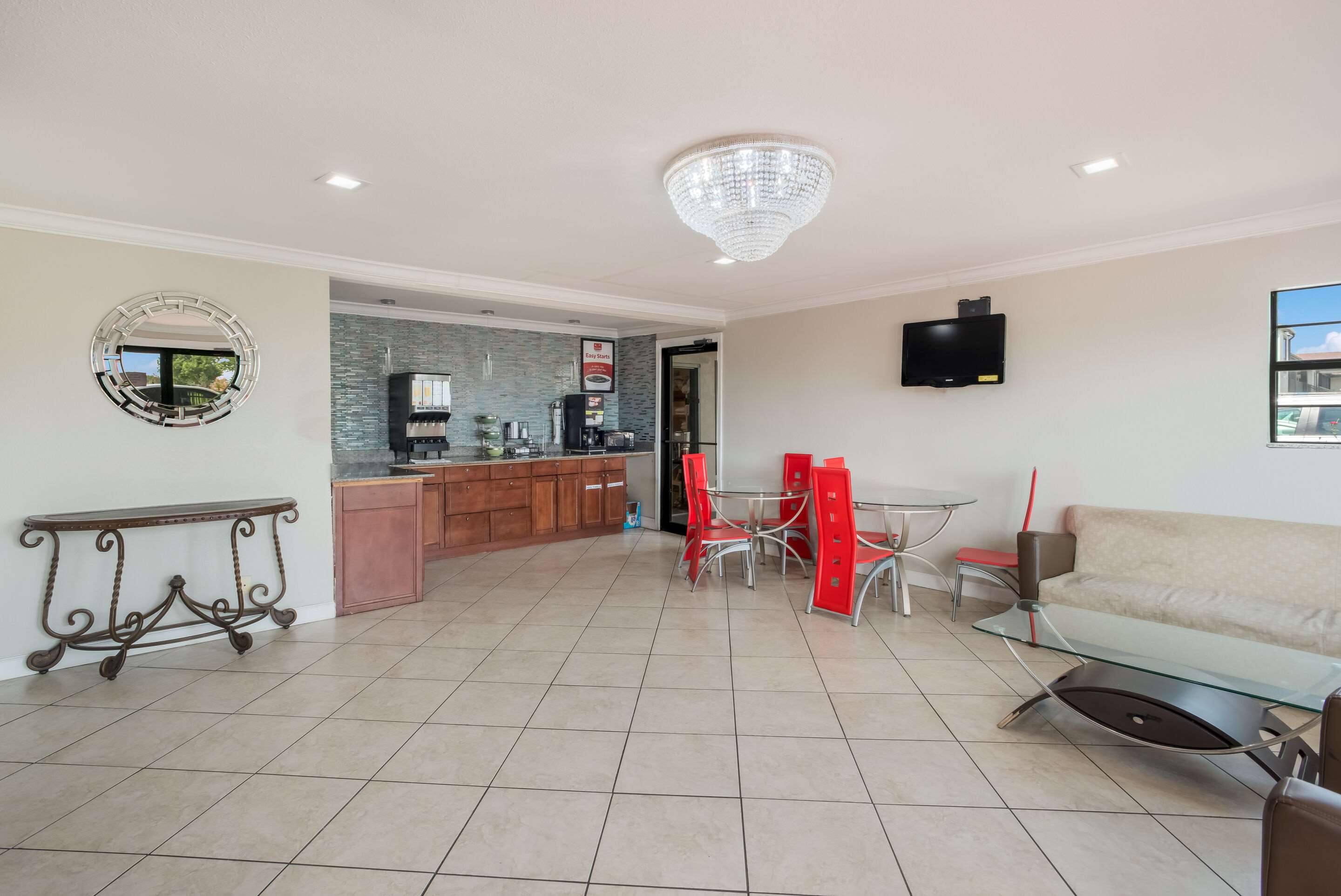 Lobby with sitting area | Econo Lodge Lake Charles University Area