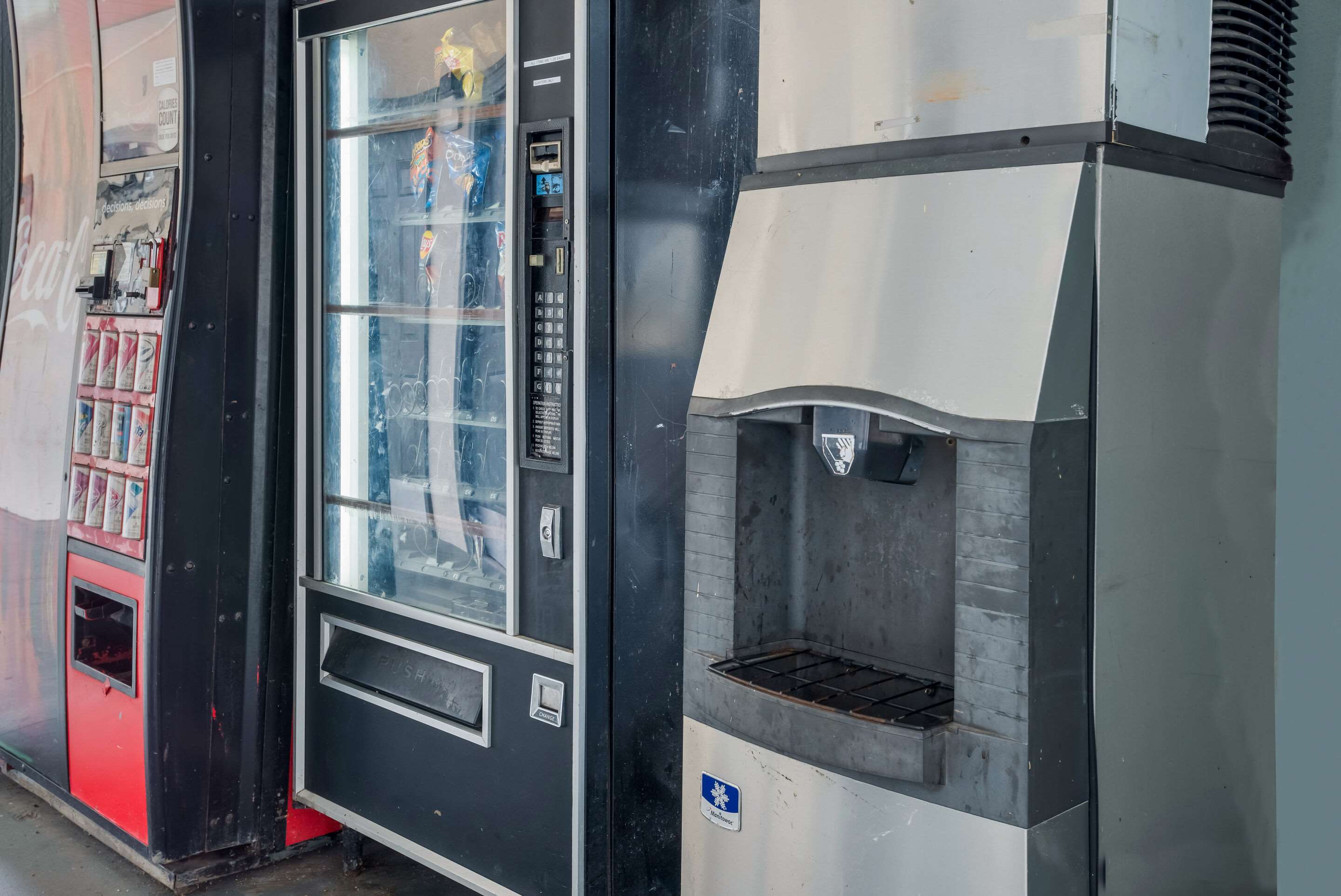 Hotel vending area | Econo Lodge Lake Charles University Area