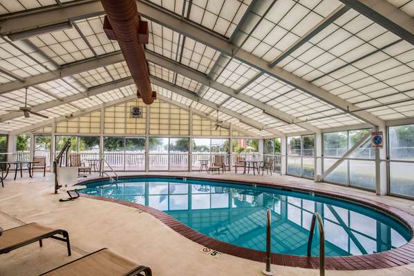Pool - Quality Suites Lake Charles - I-10, Exit 29 & 30B