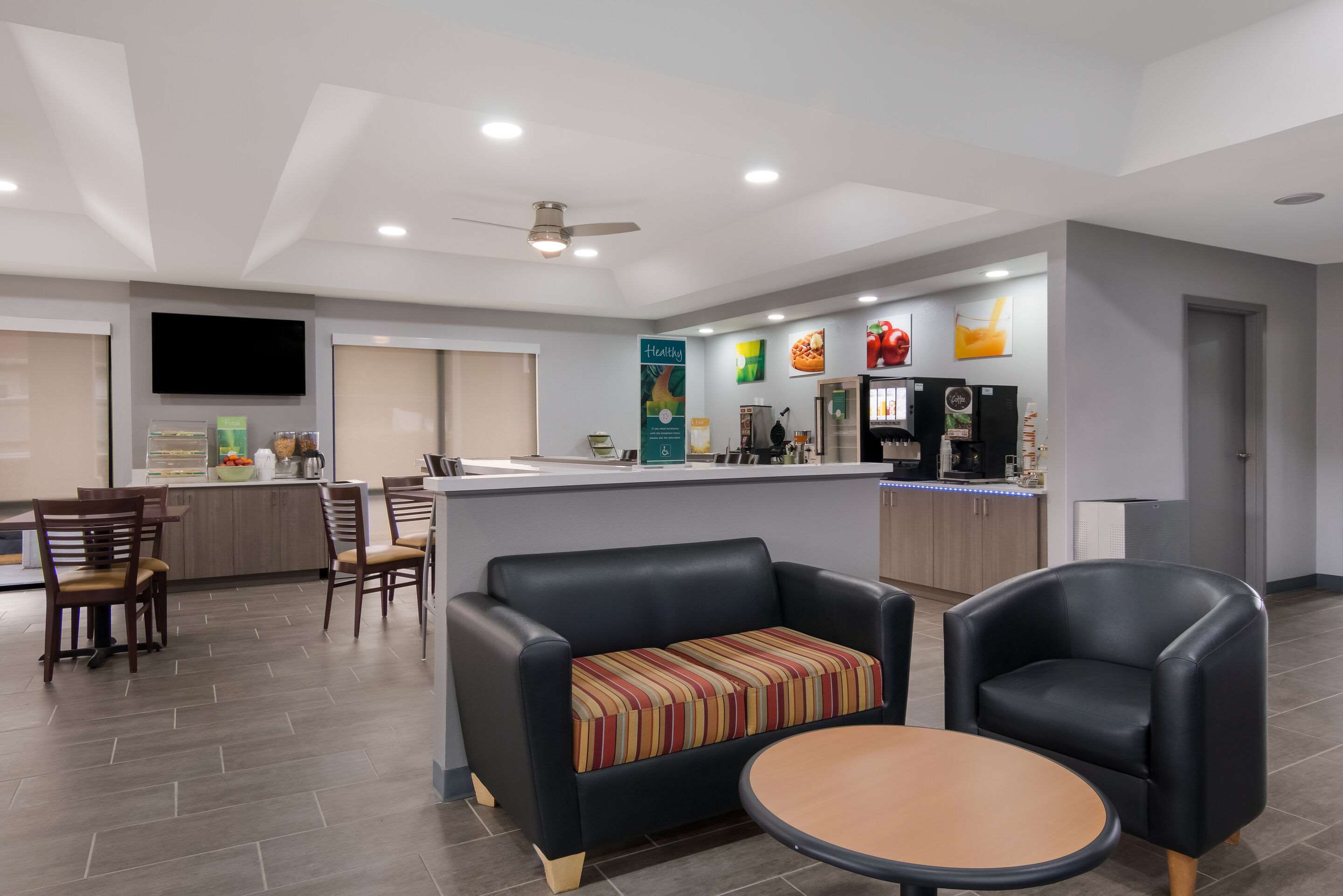 Lobby with sitting area | Quality Inn near Casinos and Convention Center