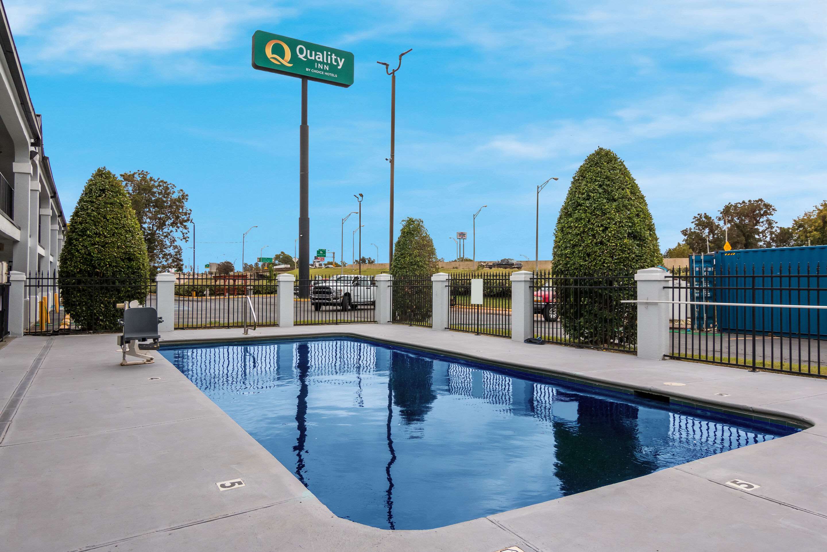 Outdoor pool | Quality Inn near Casinos and Convention Center