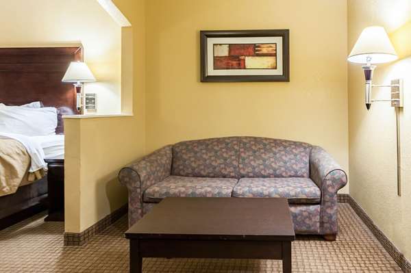 Suite - Quality Inn & Suites Lafayette - I-10, Exit 103