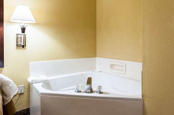 Suite - Quality Inn & Suites Lafayette - I-10, Exit 103
