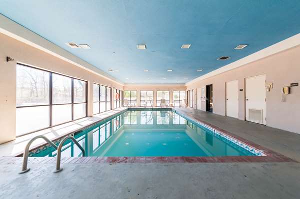 Pool - Quality Inn & Suites Lafayette - I-10, Exit 103