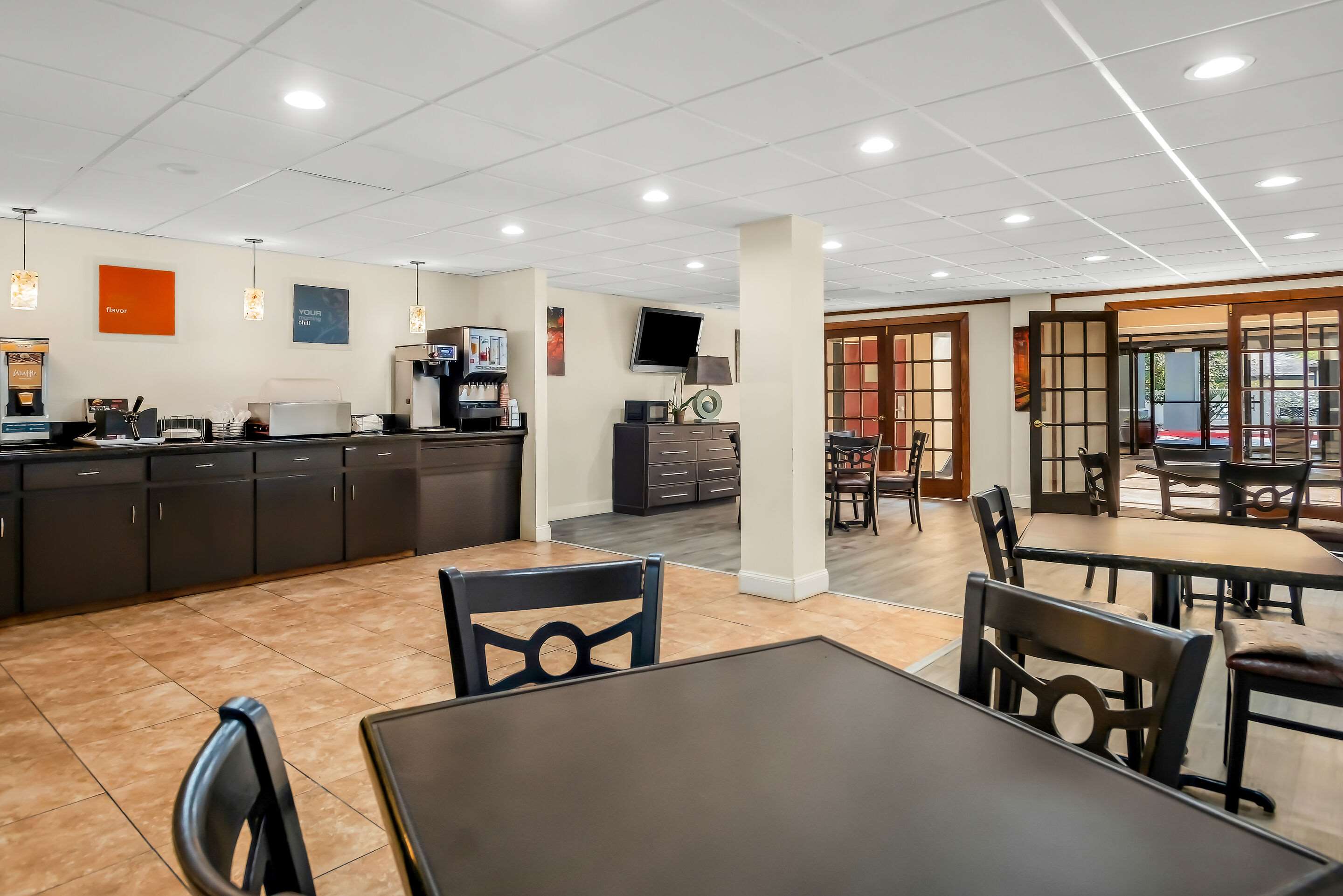 Breakfast area | Quality Inn & Suites Lafayette
