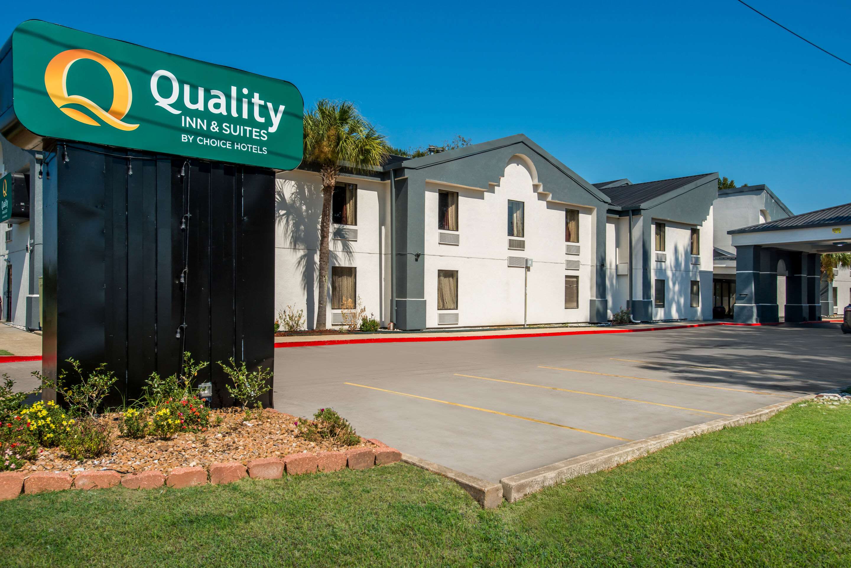 Hotel exterior | Quality Inn & Suites Lafayette