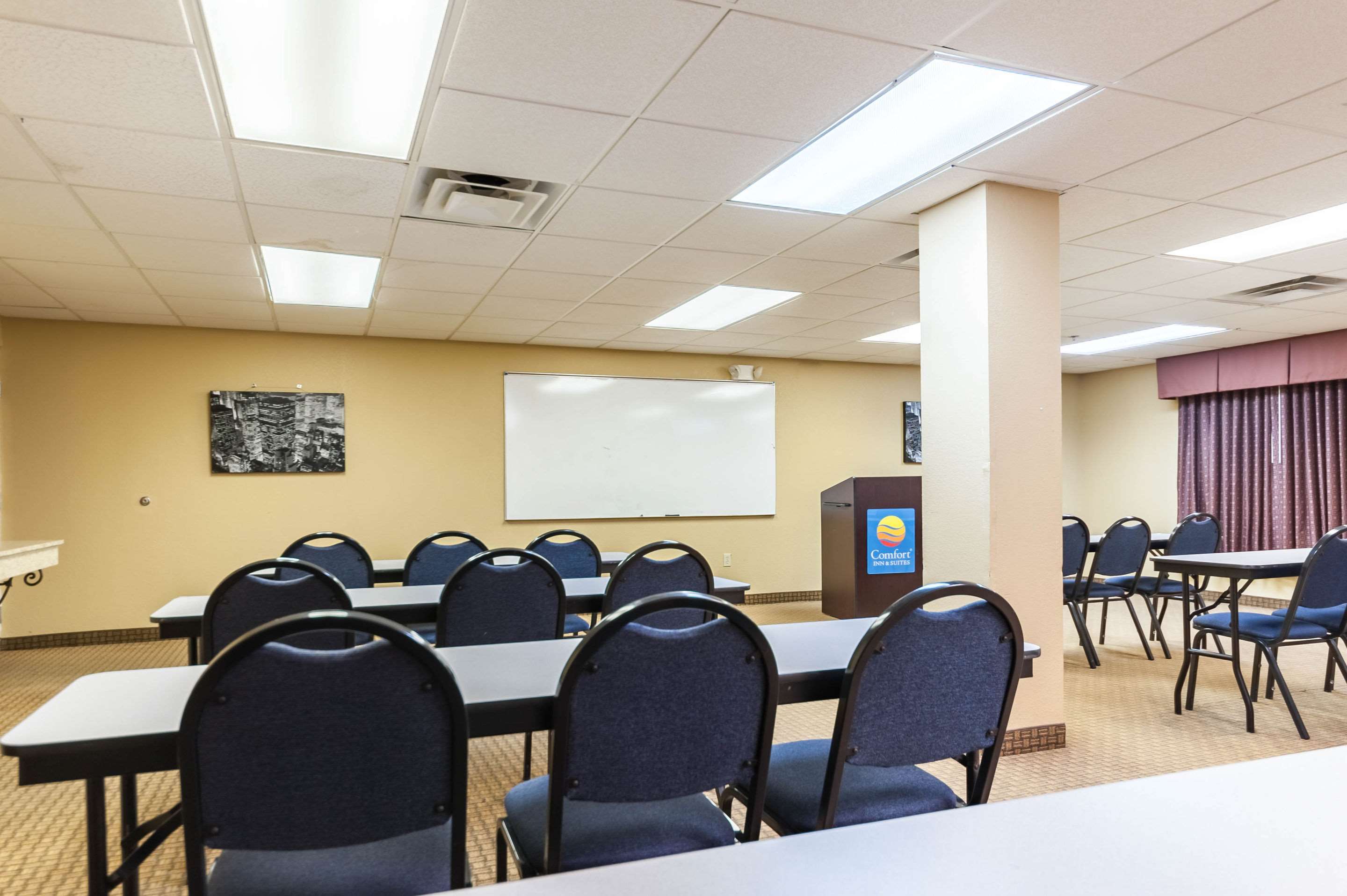 Meeting room | Quality Inn & Suites Lafayette
