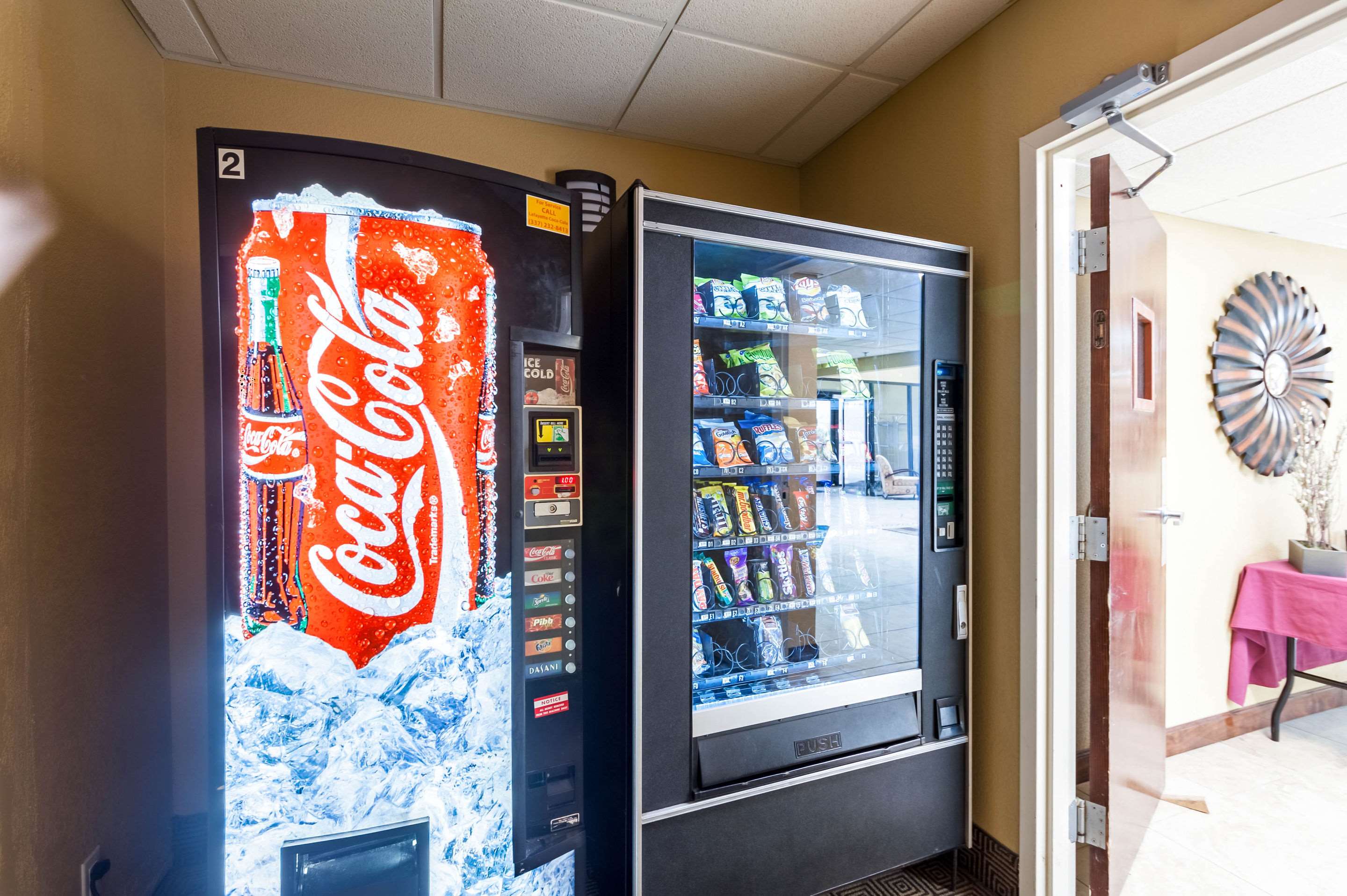 Hotel vending area | Quality Inn & Suites Lafayette