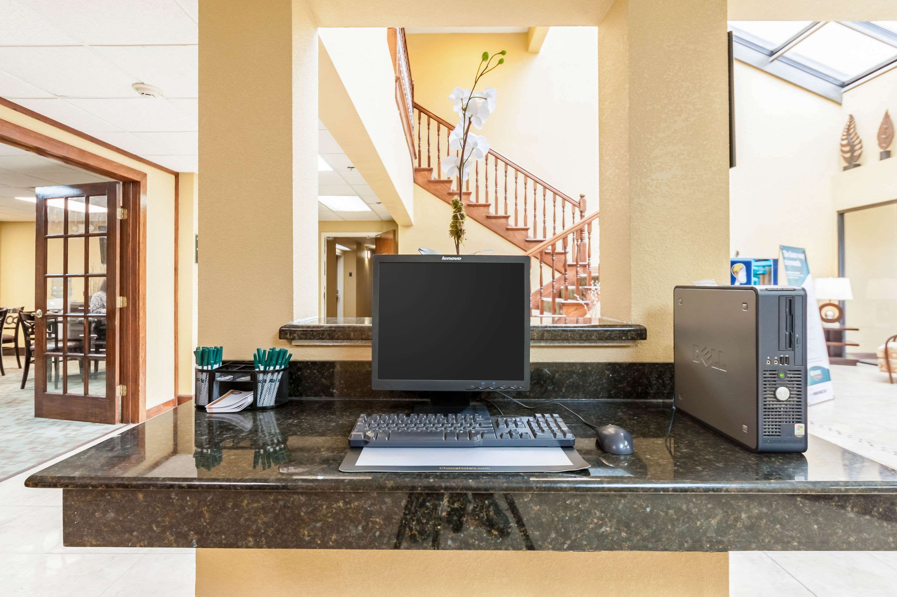 Business center | Quality Inn & Suites Lafayette