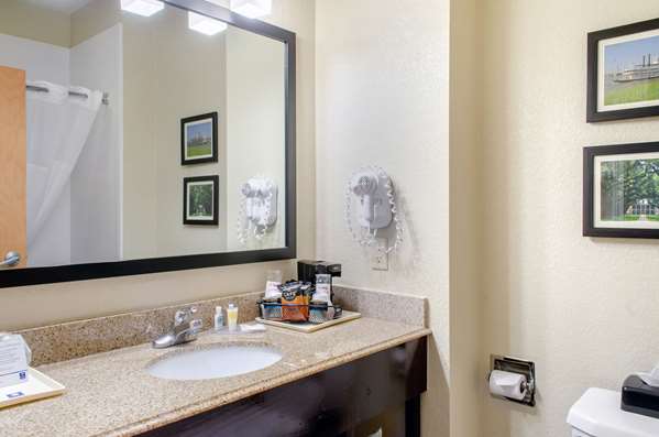  - Comfort Inn & Suites Covington - I-12, Exit 63