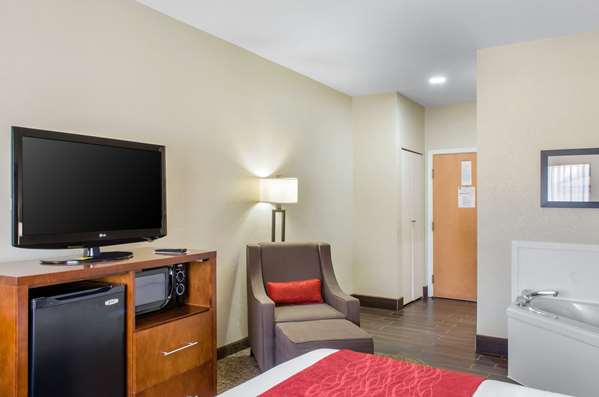  - Comfort Inn & Suites Covington - I-12, Exit 63